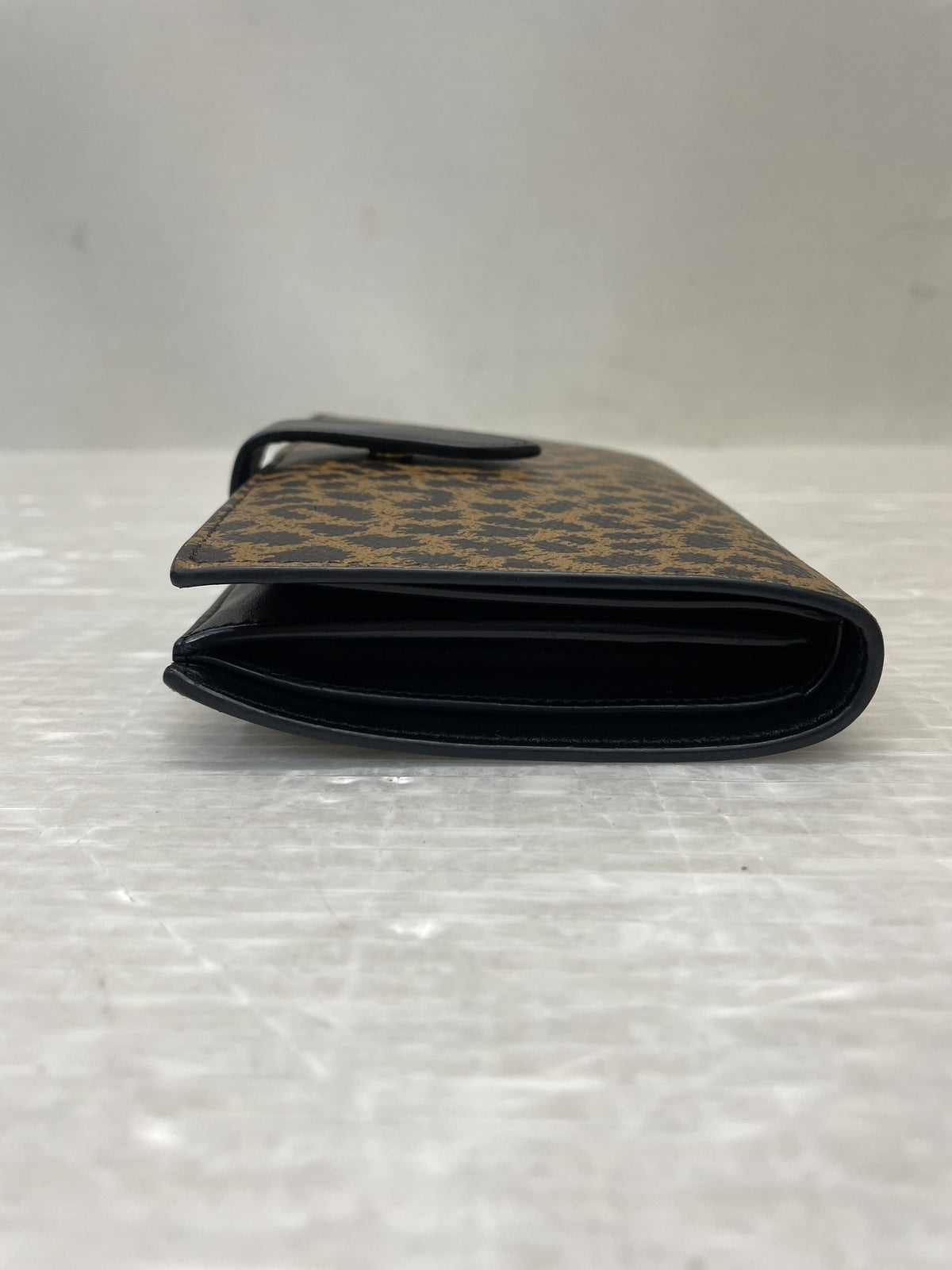 CELINE レオパード ミディアムストラップウォレット