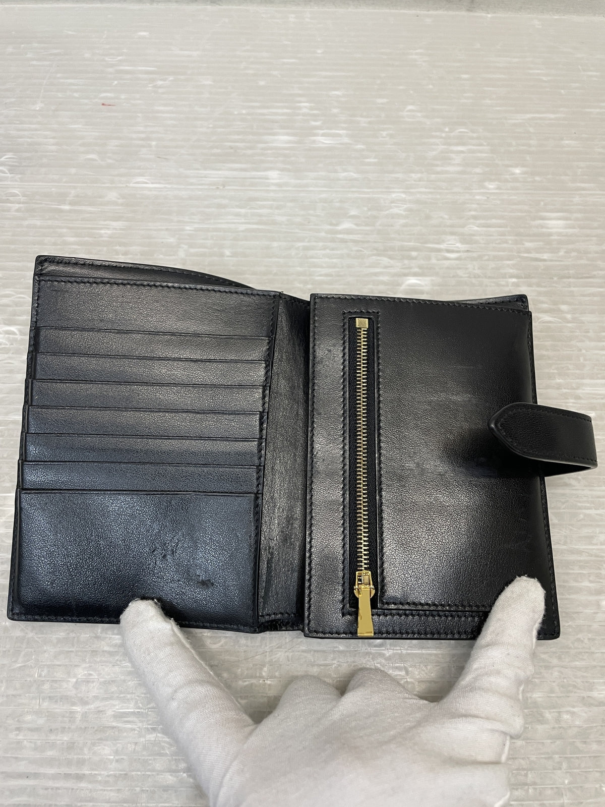 CELINE レオパード ミディアムストラップウォレット