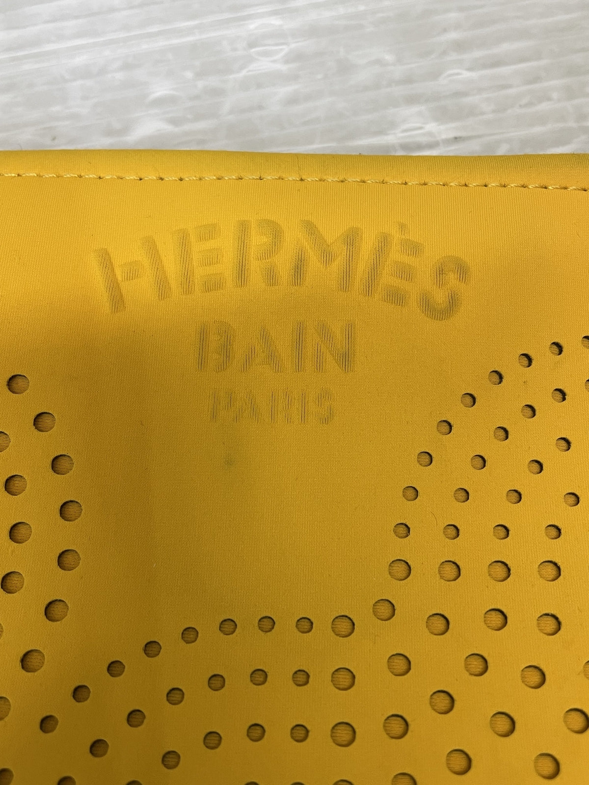 HERMES ネオバン ゼン オ ソレイユ PM フラットポーチ イエロー