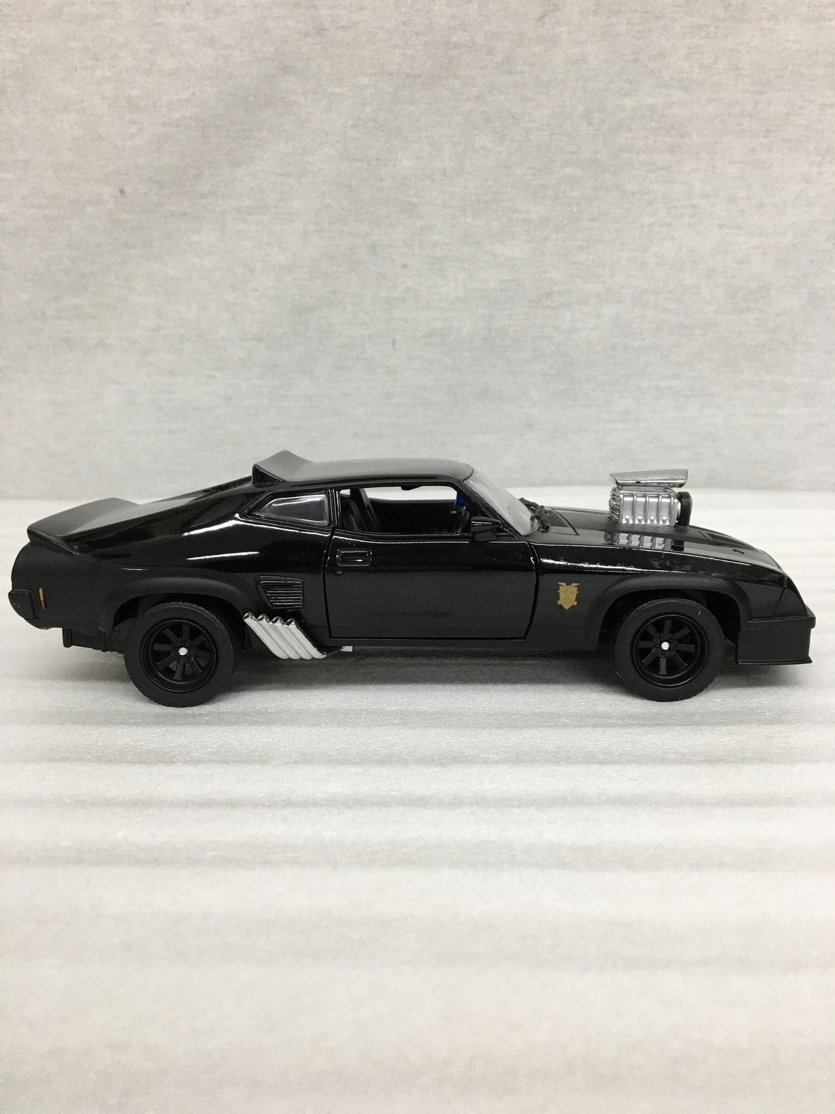 MADMAX FIRST V8 INTERCEPROR スケールカー
