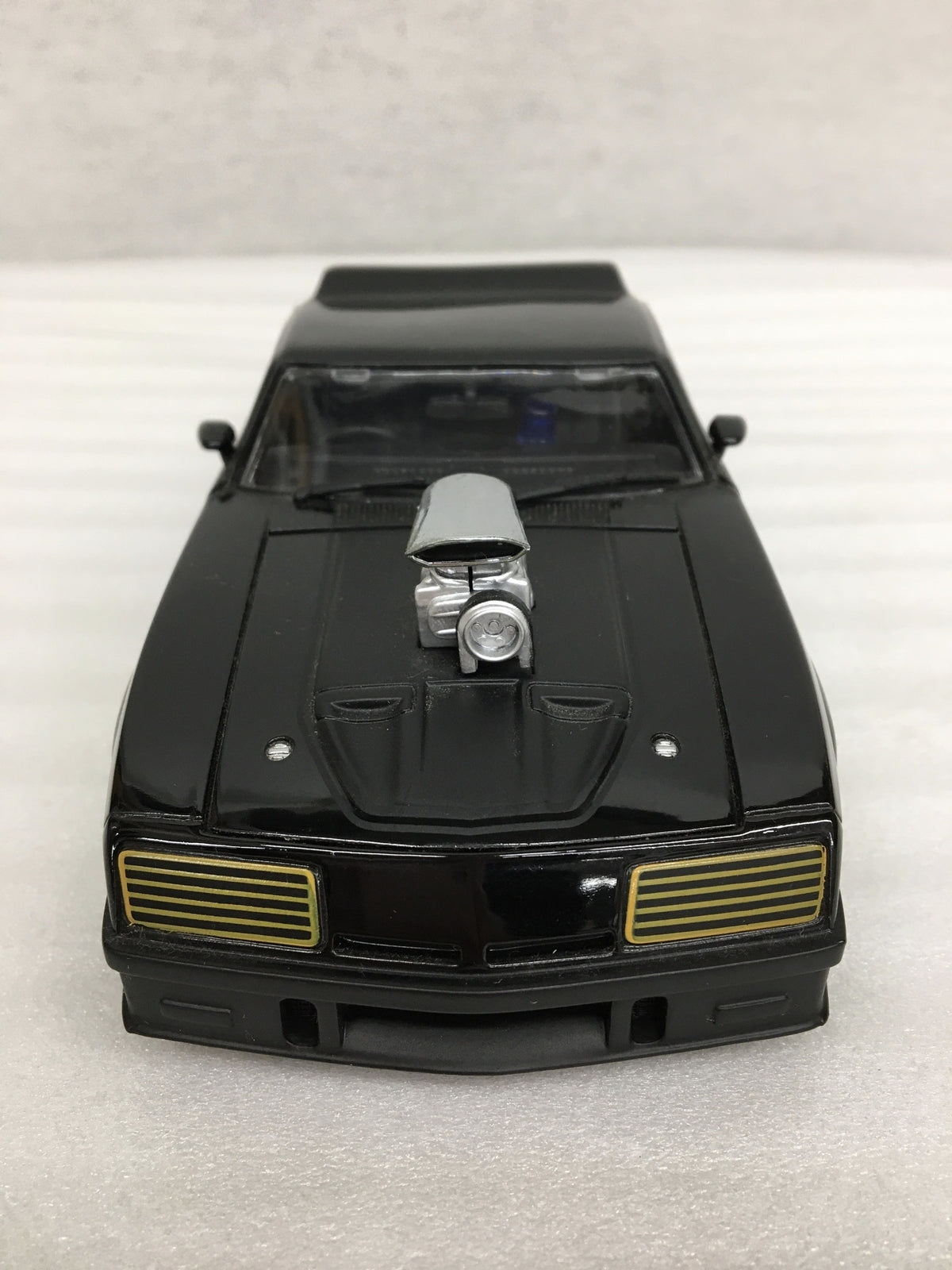 MADMAX FIRST V8 INTERCEPROR スケールカー