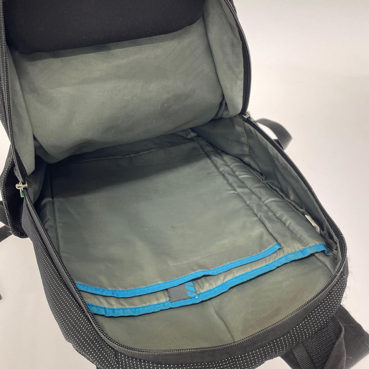 リュック・デイパック THULE CROSSOVER 25L ブラック