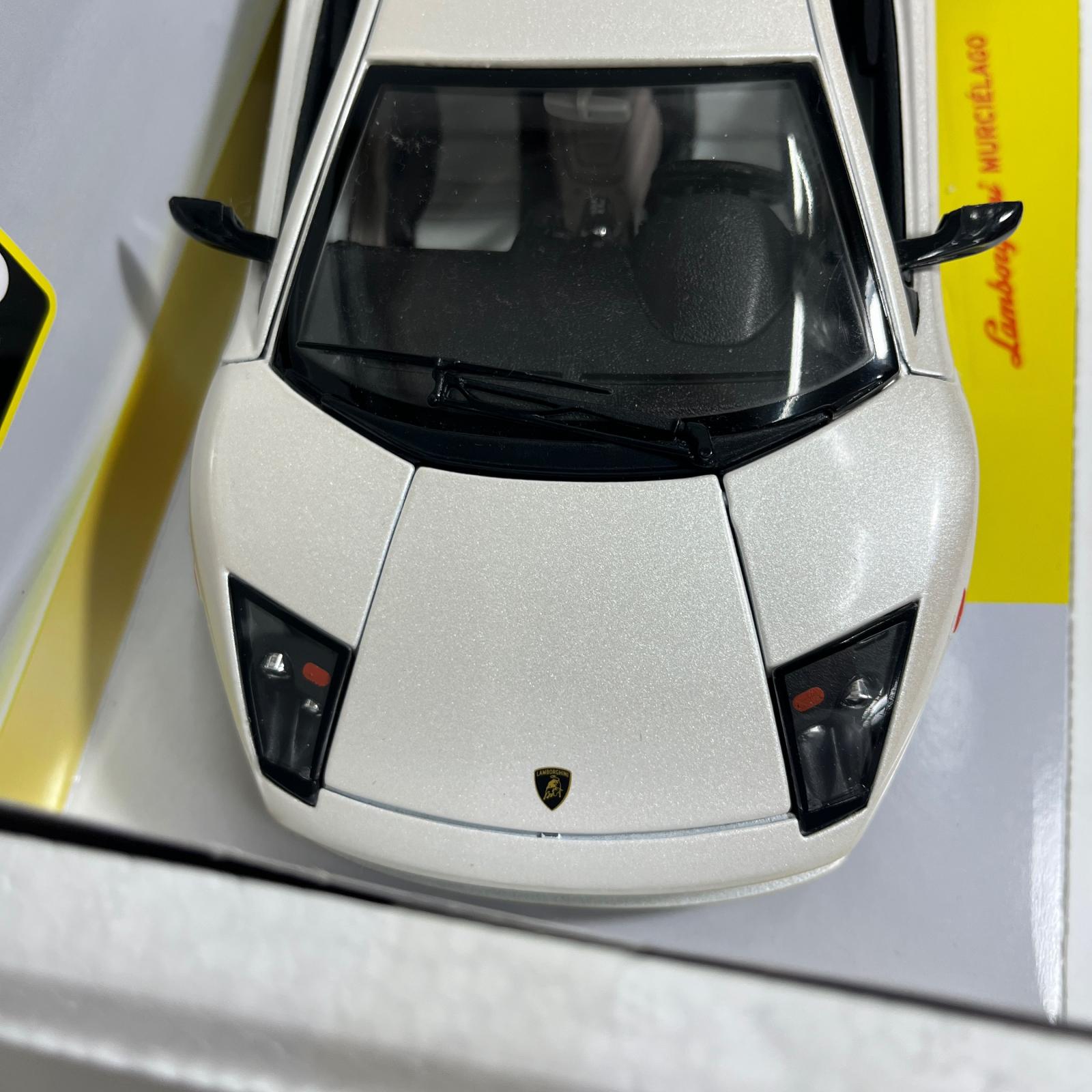 ブラゴ 1/18 ランボルギーニ ムルシエラゴ メタリックホワイト スケールカー