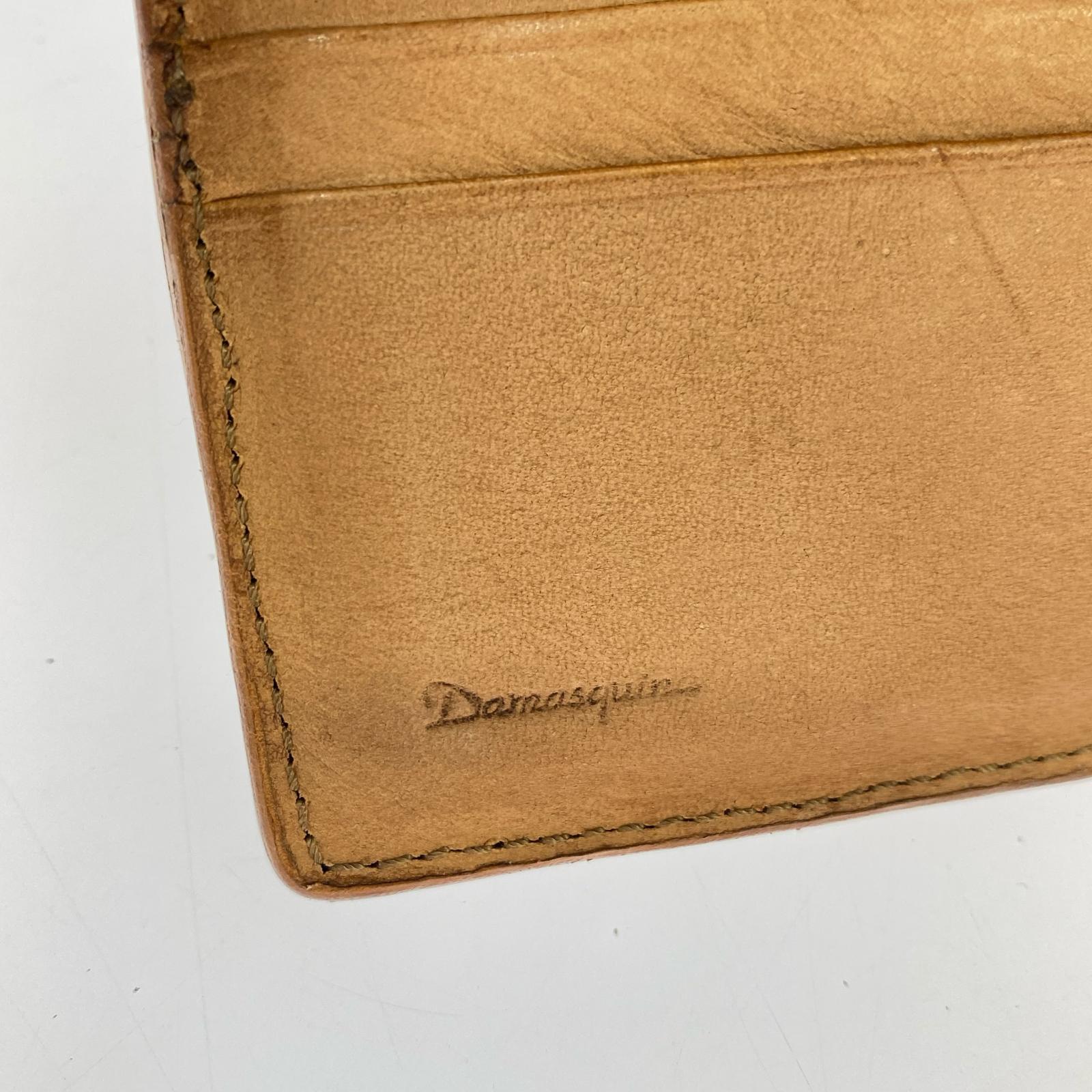 コンパクトウォレット Damasquina レザー 二つ折り財布 ベルト ブラウン