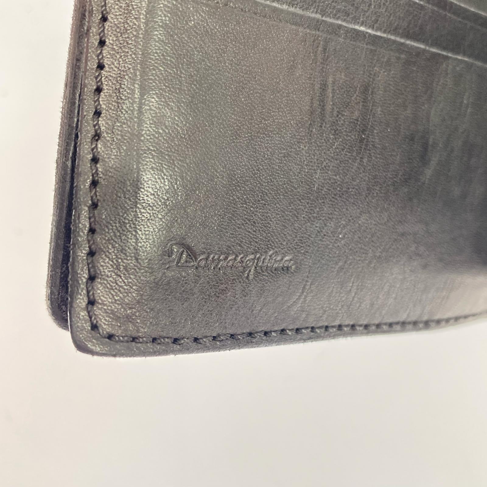 コンパクトウォレット Damasquina レザー二つ折り財布 スタッズ ブラック