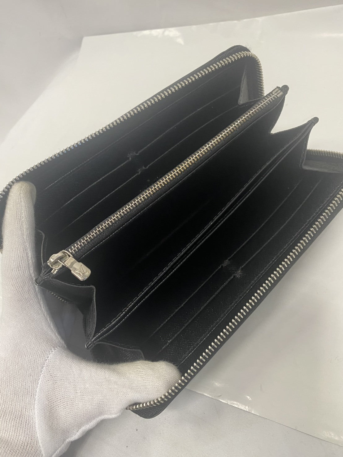 LV/CA2037/M61857/エピ ジッピー/ブラック