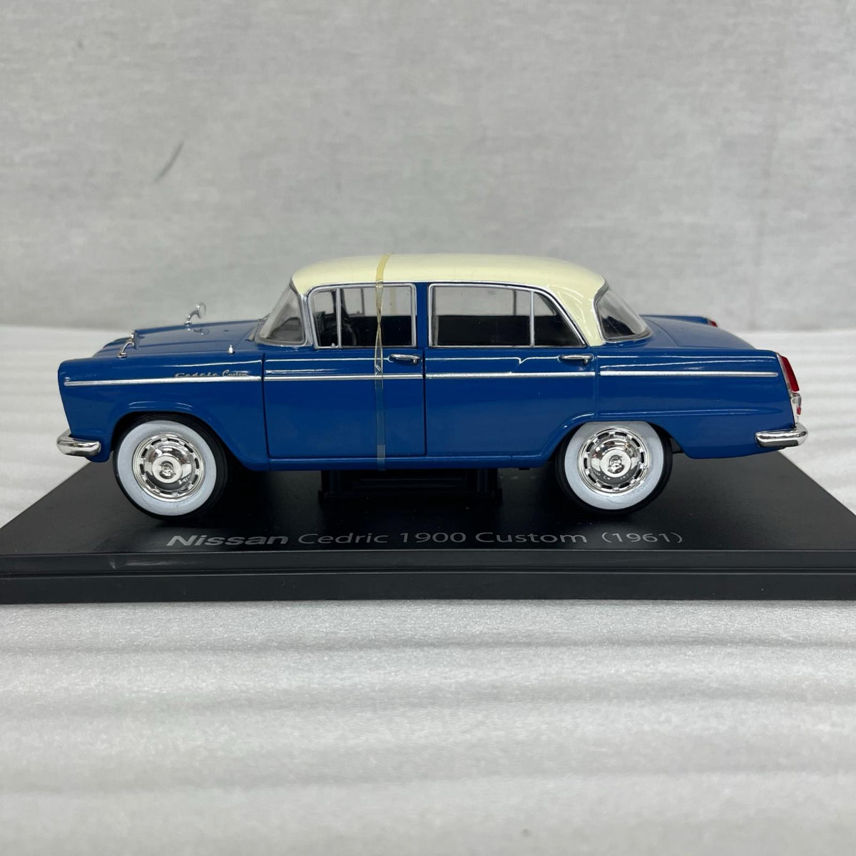 assiette Nissan Cedric 1900 Custom 1961 スケールカー