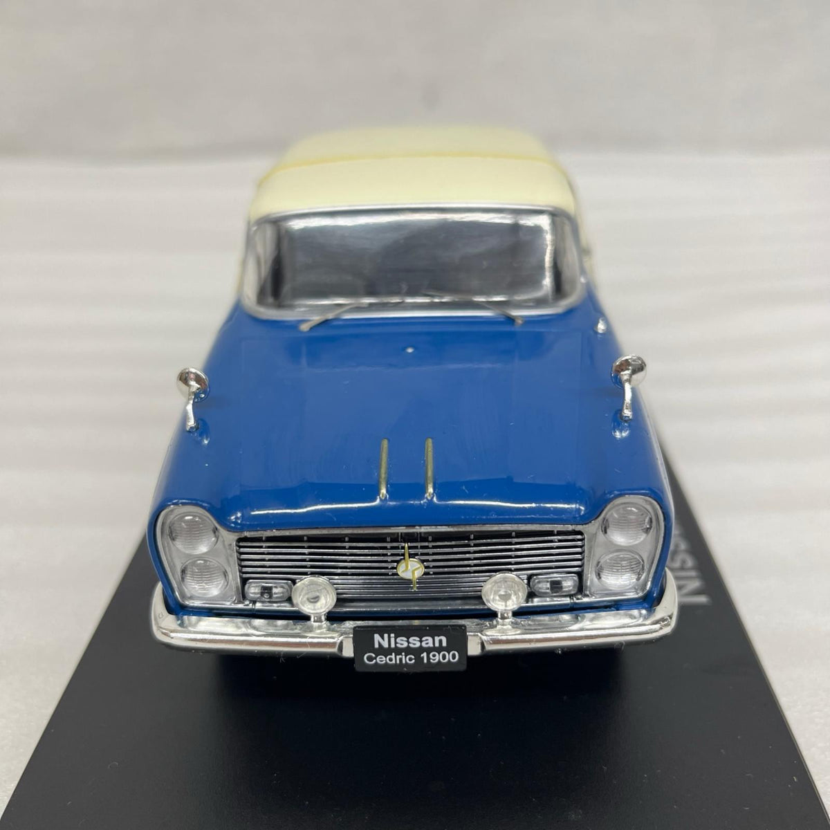 assiette Nissan Cedric 1900 Custom 1961 スケールカー