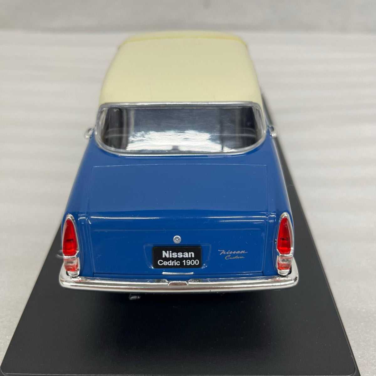 assiette Nissan Cedric 1900 Custom 1961 スケールカー
