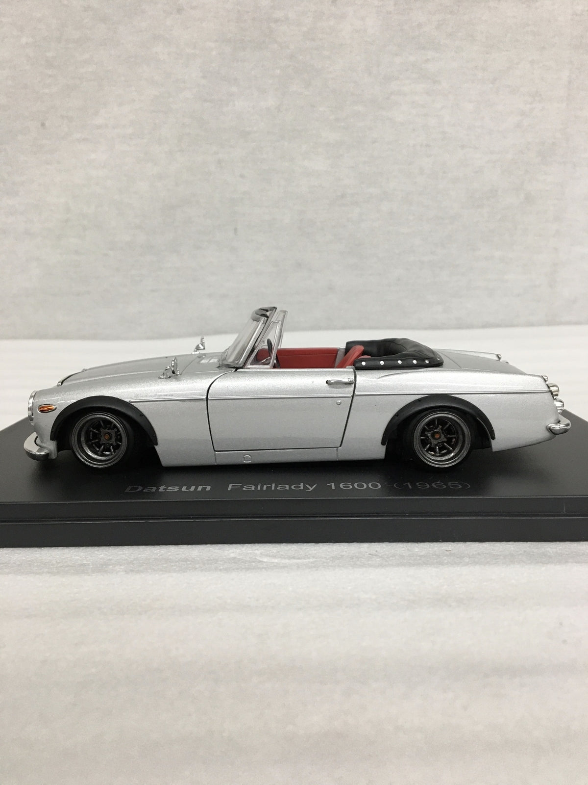 assiette DATSUN FAIRLADY 1600 1965 スケールカー