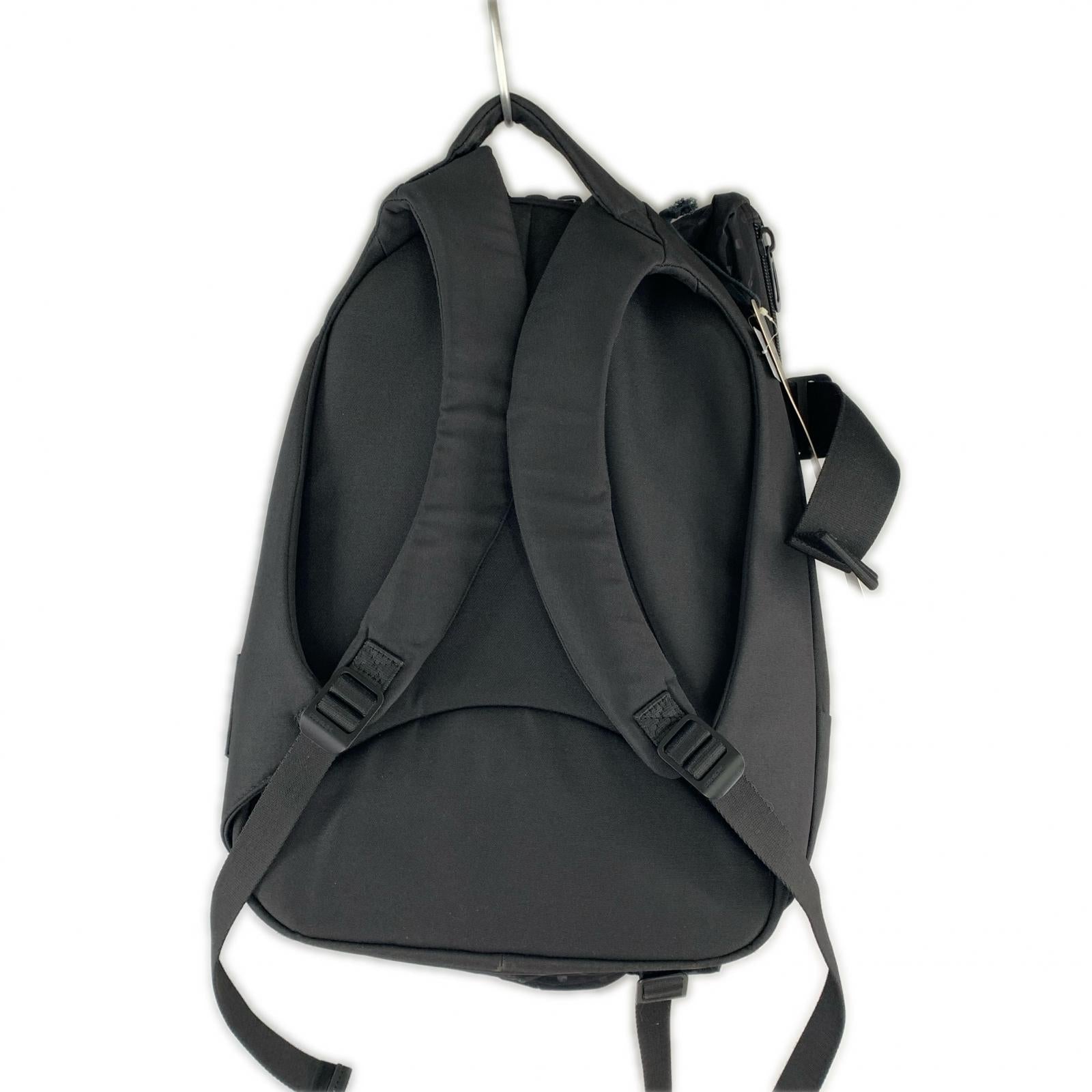 リュック・デイパック Isar Rucksack ブラック