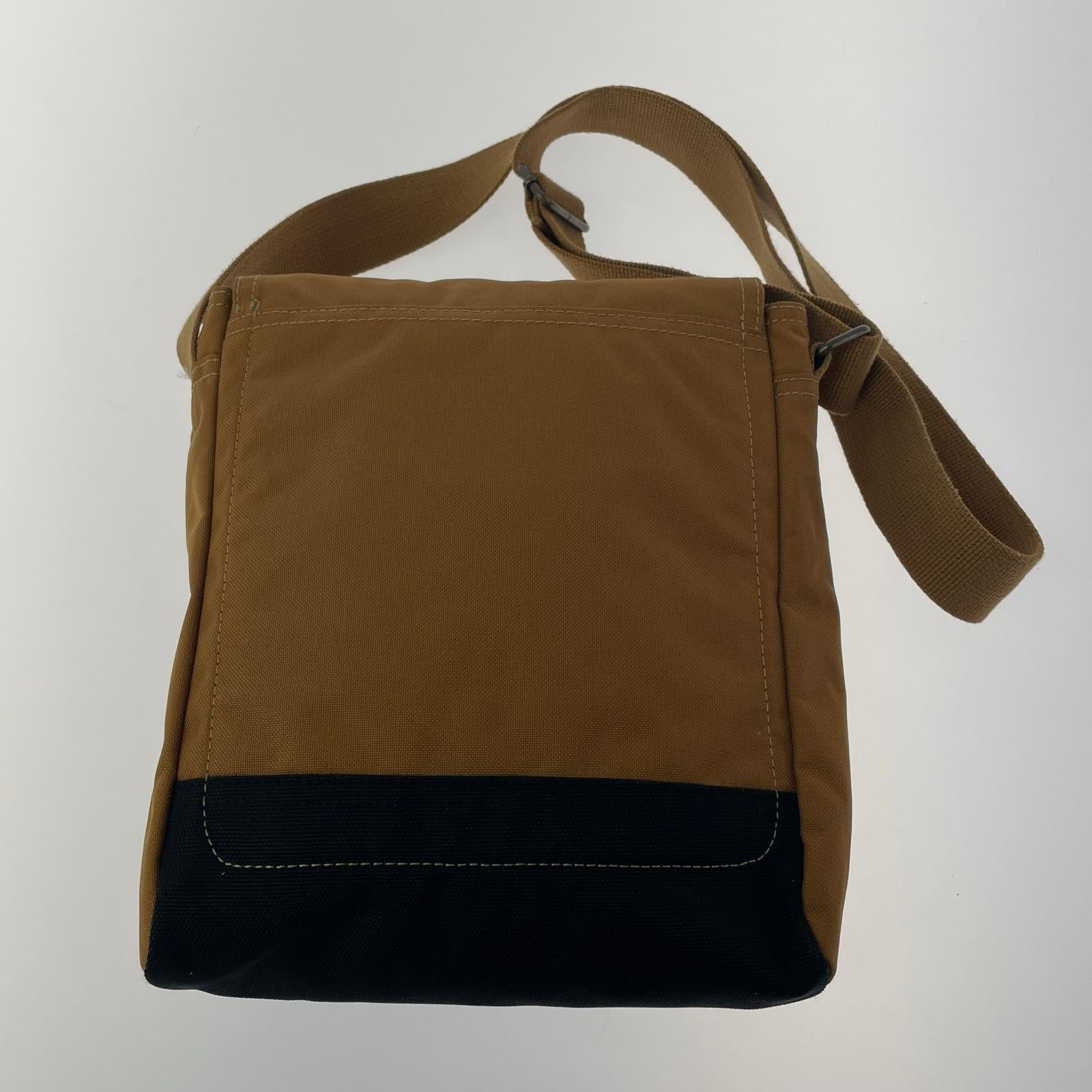 ショルダーバッグ CROSS BODY CARRY ブラウン