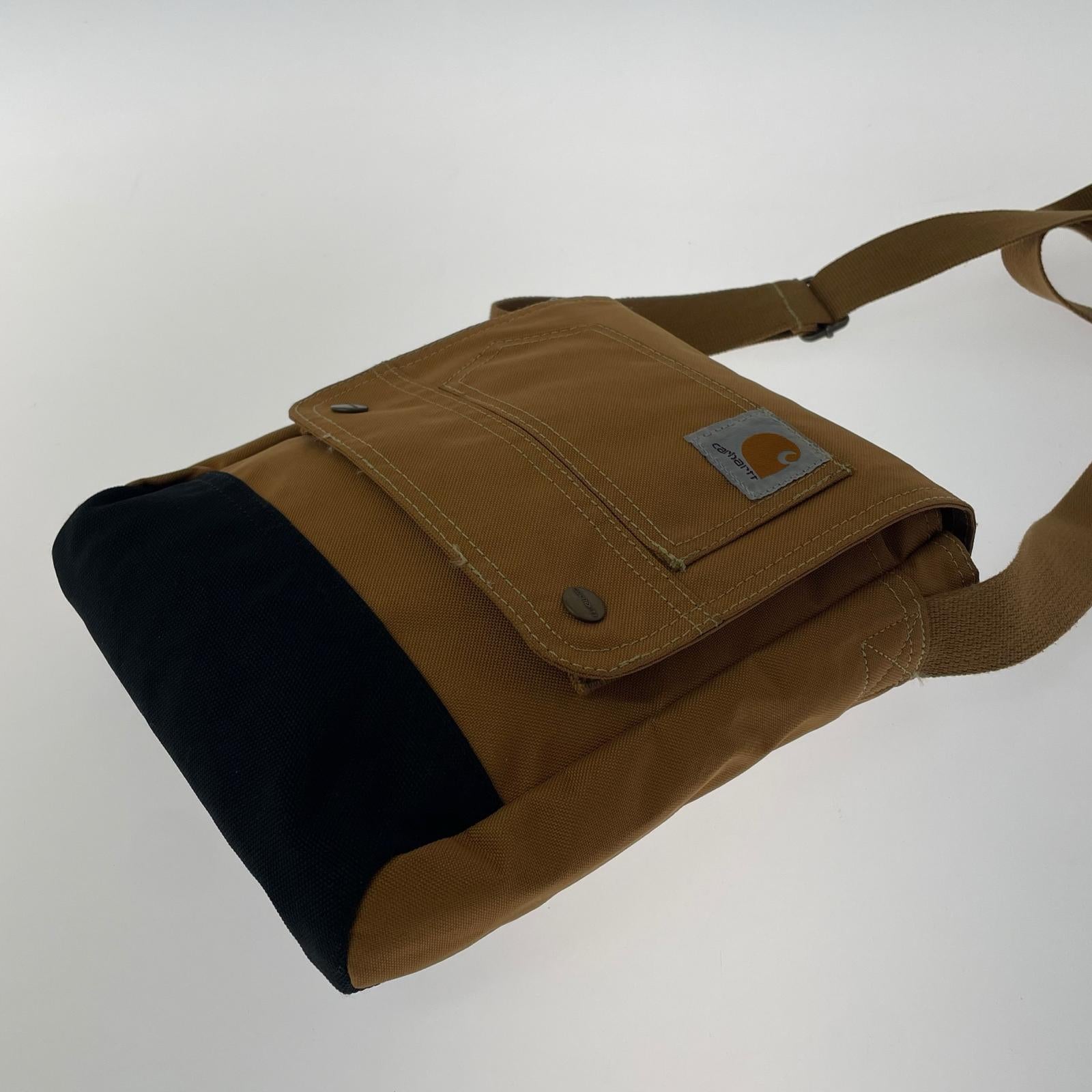 ショルダーバッグ CROSS BODY CARRY ブラウン