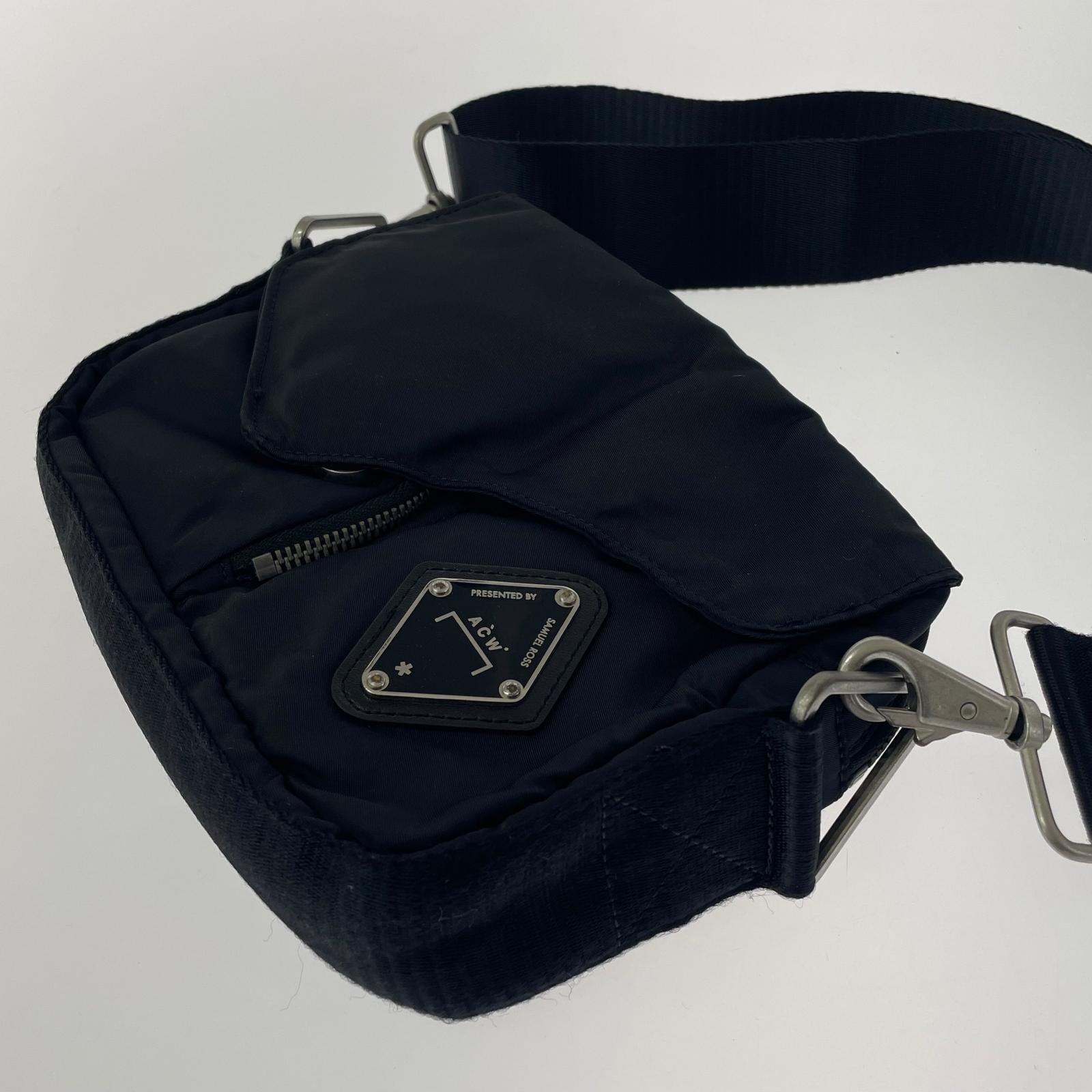 ショルダーバッグ CROSS BODY BAG ブラック