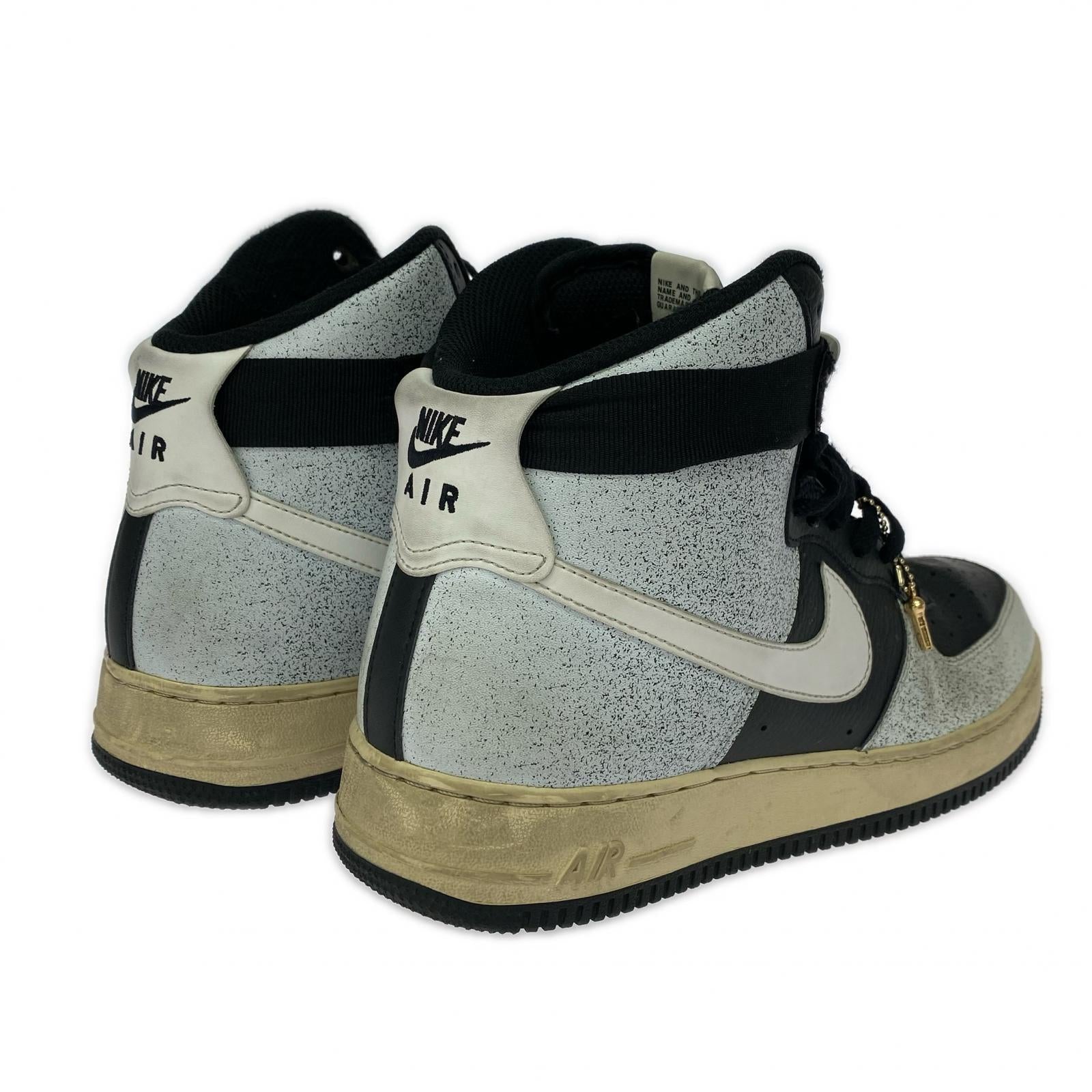 スニーカー nike fb2049-001 グレー
