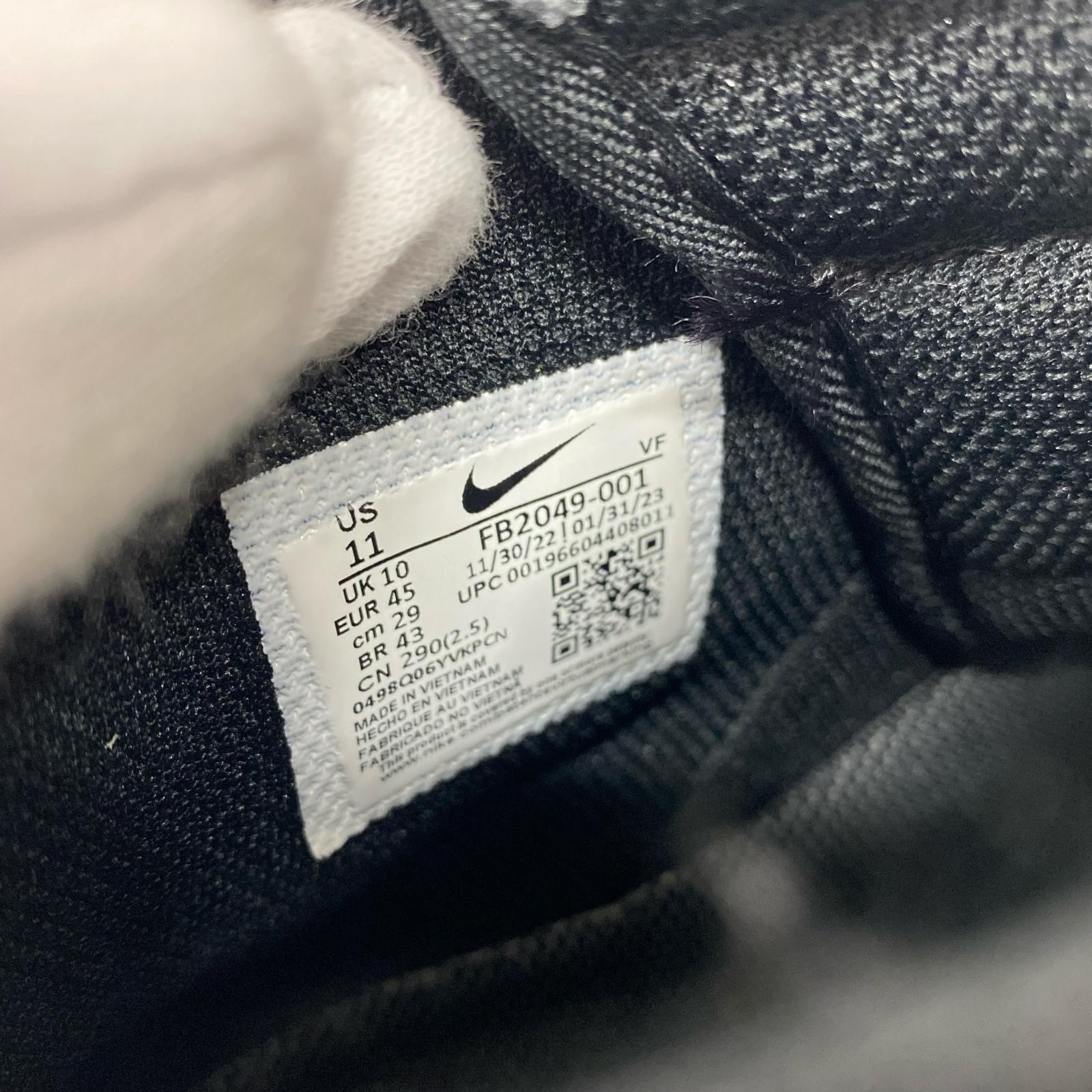 スニーカー nike fb2049-001 グレー