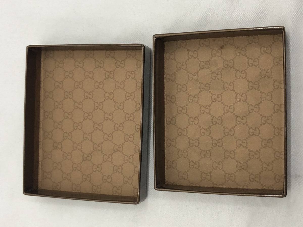 GUCCI メタル ストーン バングル