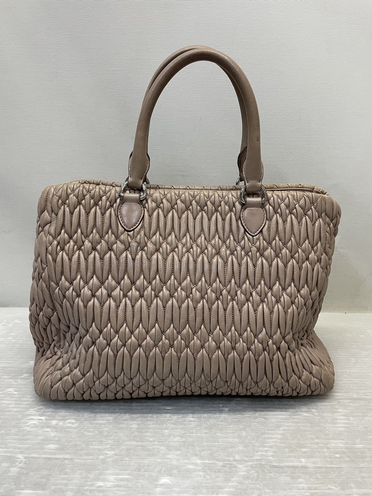 miumiu マテラッセ ナッパクリスタル ピンク