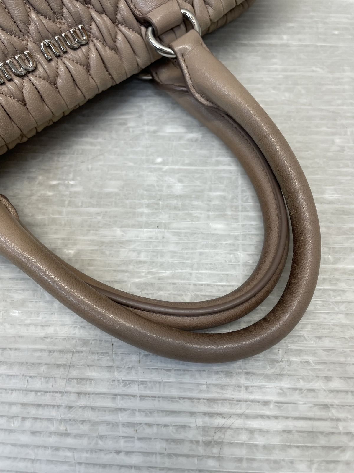 miumiu マテラッセ ナッパクリスタル ピンク