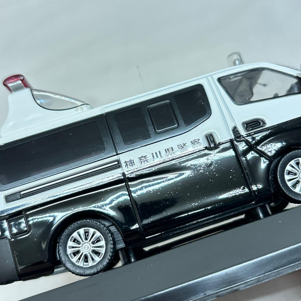 RAI’S 日産 キャラバン 2013 神奈川県警察所轄署誘導標識車両 Nissan NV350 CARAVAN(E26) 2013 神奈川県警察所轄署誘導標識車両 ヒコセブンプラス スケールカー