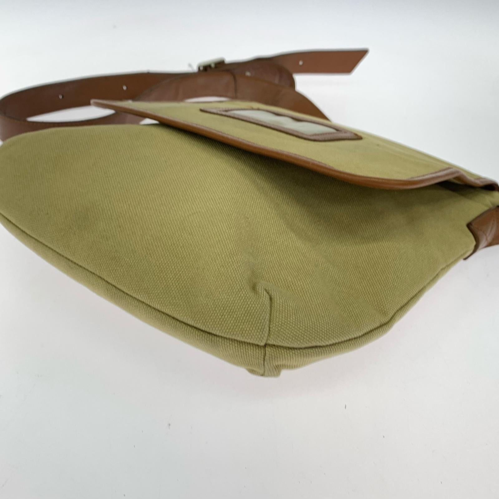 ショルダーバッグ URBAN クロスボディショルダーバッグ BRW カーキ