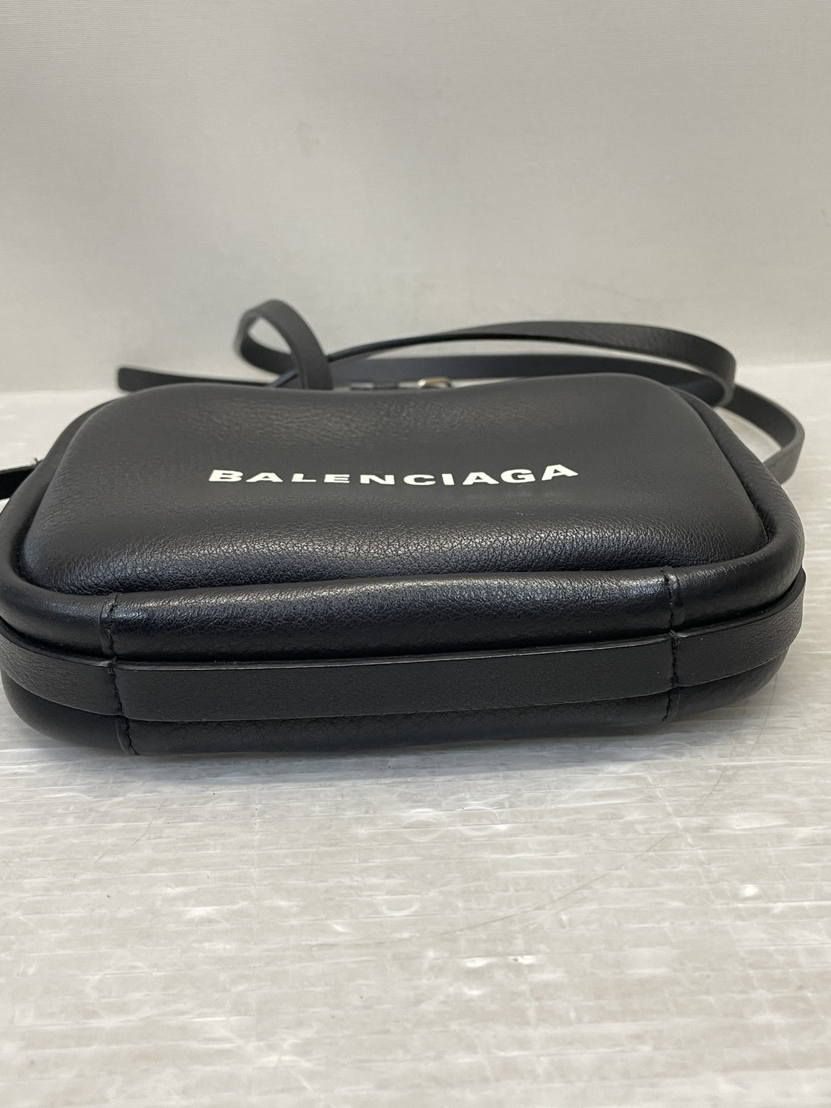 BALENCIAGA エブリデイ カメラバッグXS レザーショルダーバッグ ブラック