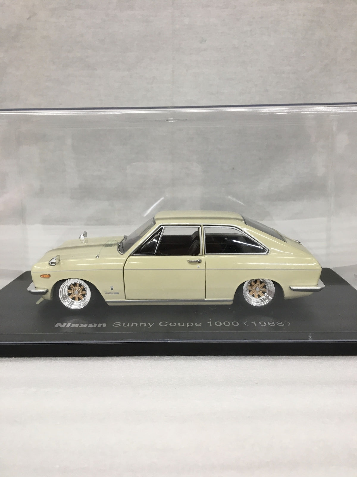 Nissan Sunny Coupe 1000 (1968) スケールカー