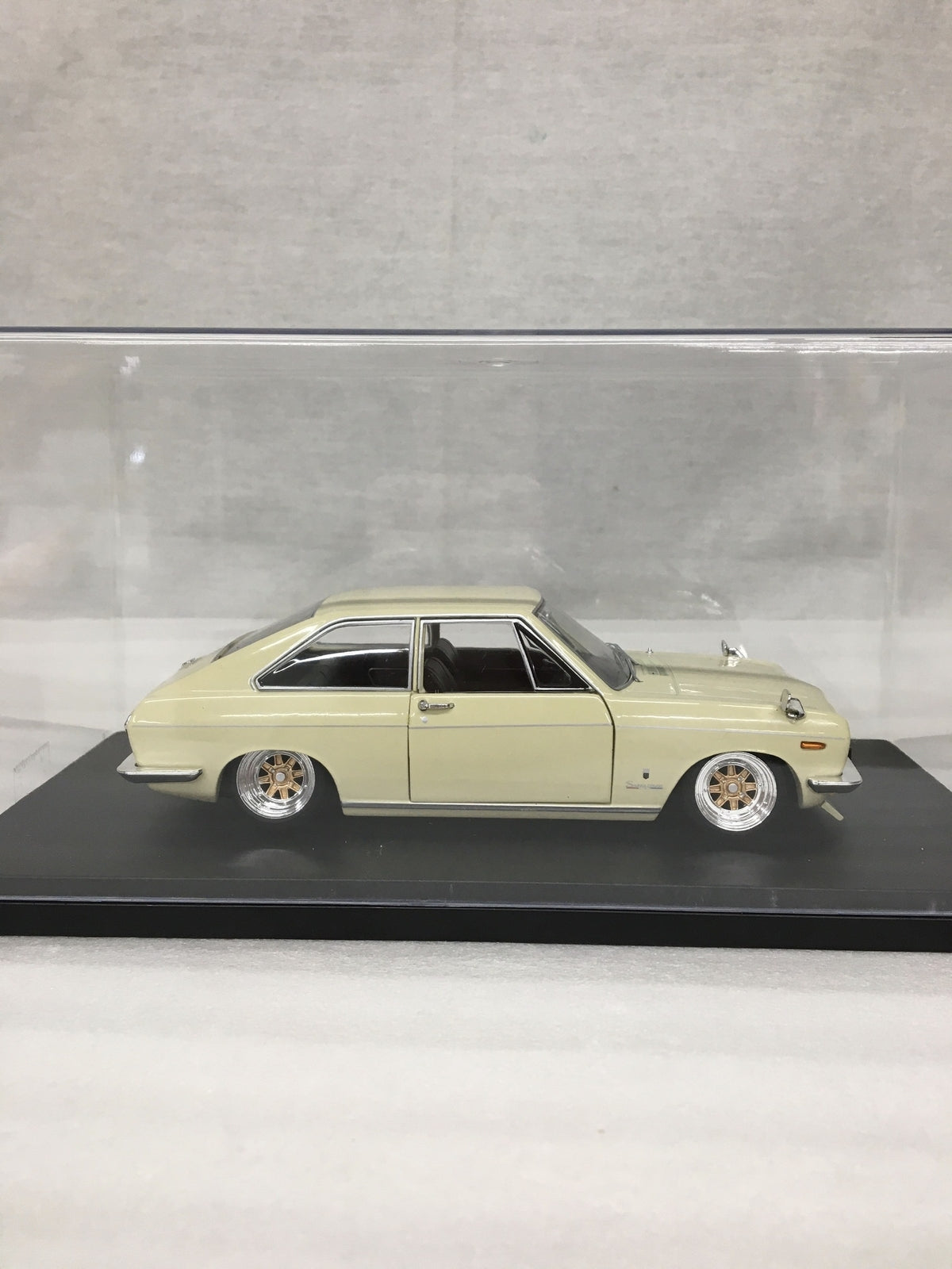 Nissan Sunny Coupe 1000 (1968) スケールカー