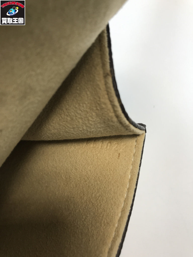 LOUIS VUITTON ボディバッグ