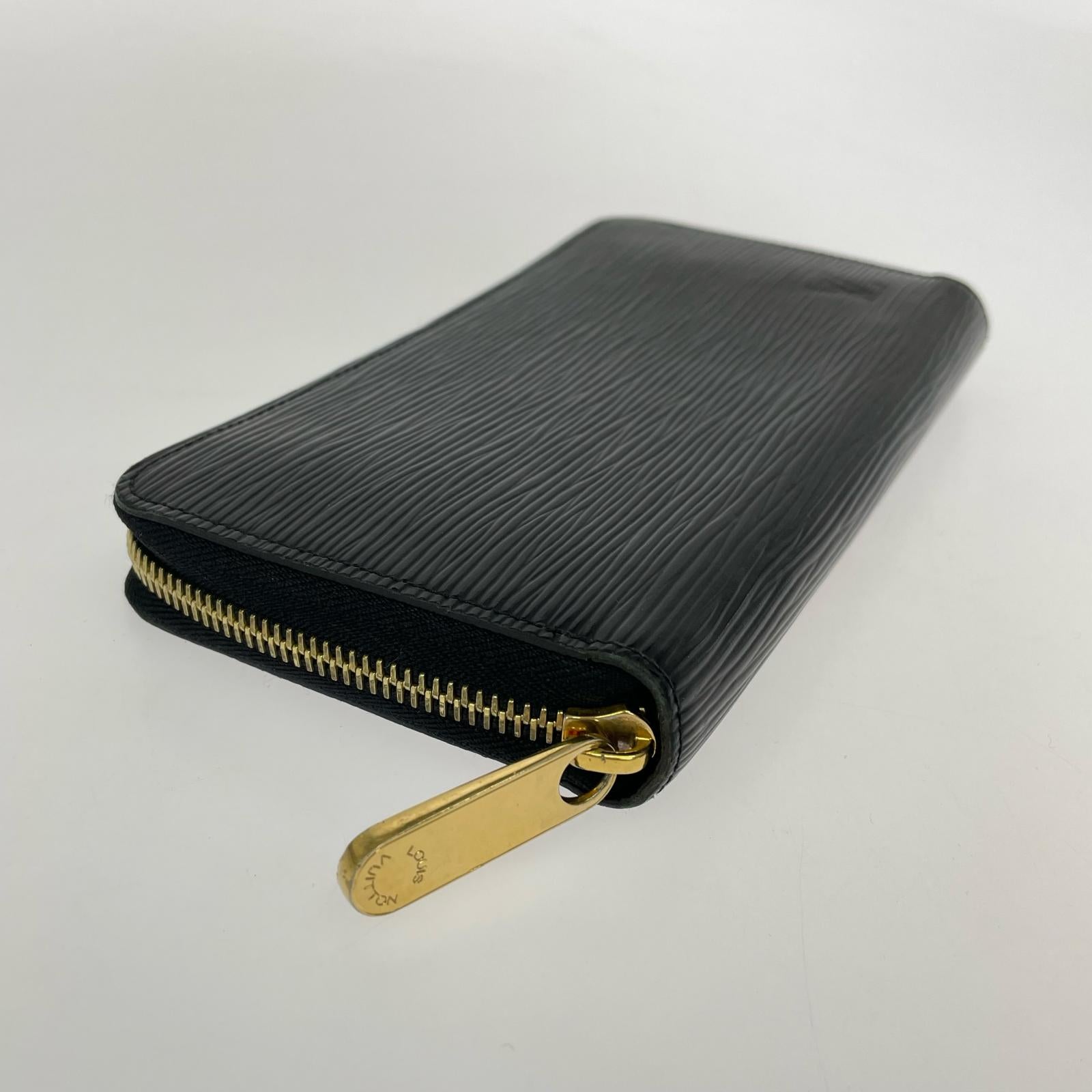 LV エピ M60072 ジッピーウォレット