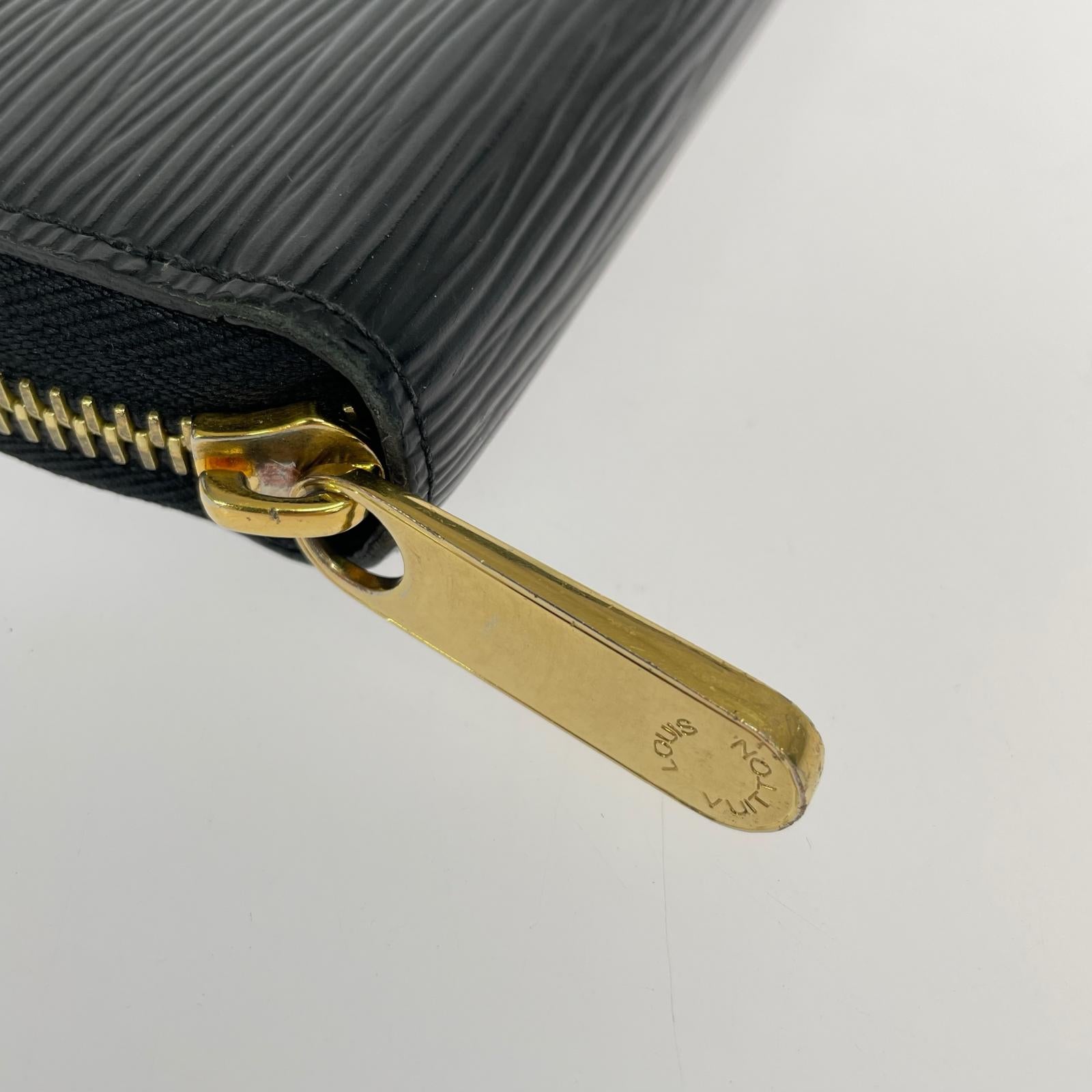 LV エピ M60072 ジッピーウォレット