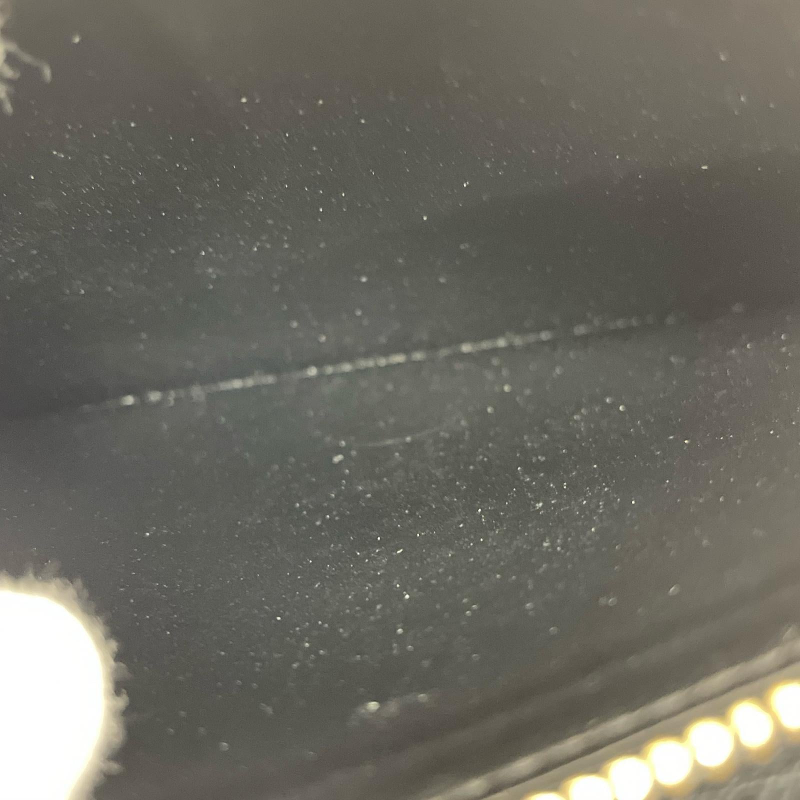 LV エピ M60072 ジッピーウォレット