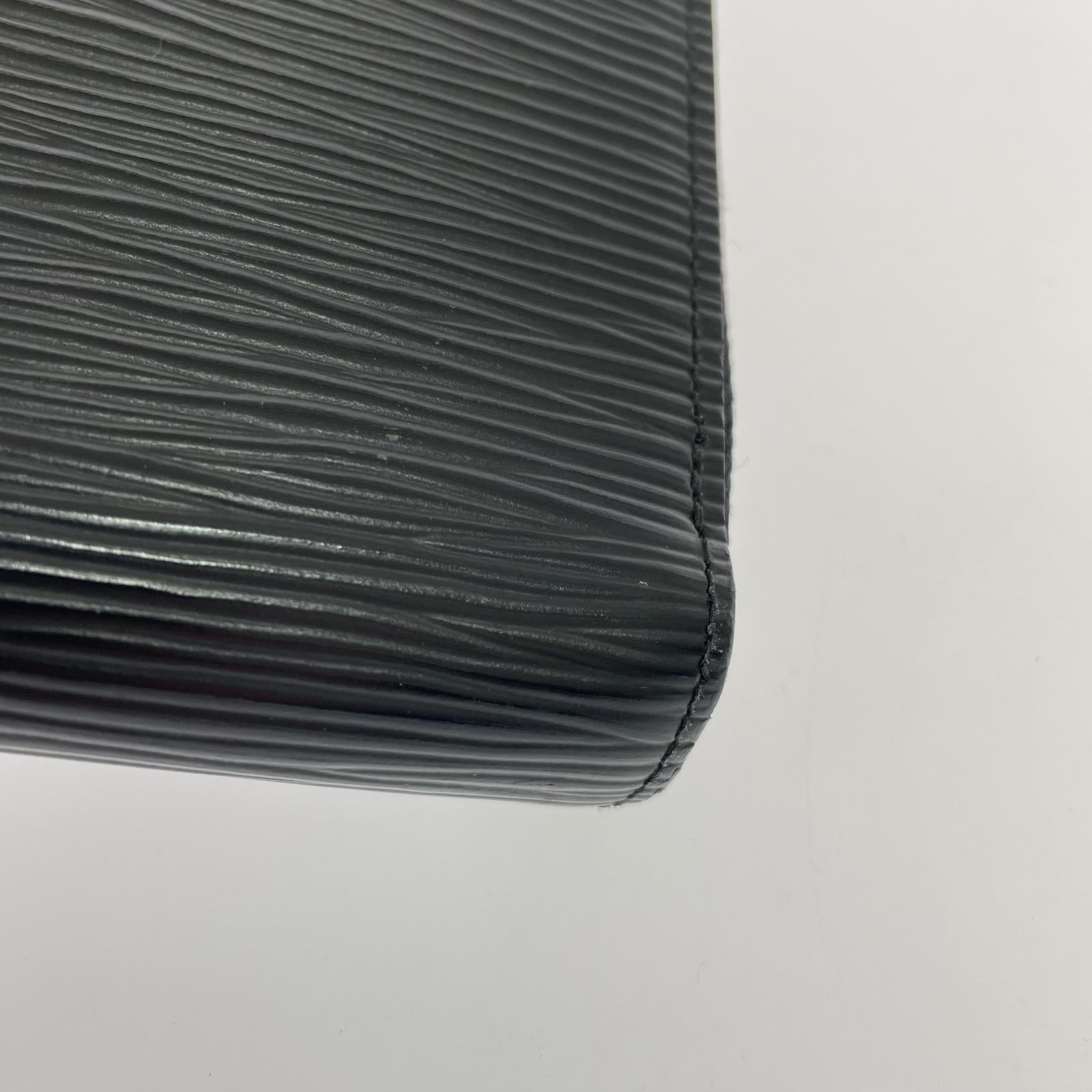 LV エピ M60072 ジッピーウォレット