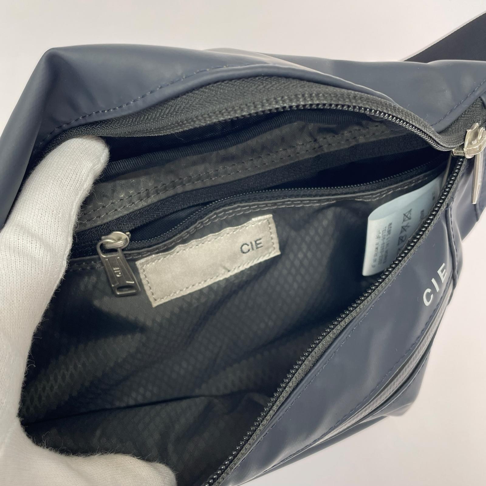 ボディバッグ CIE LEAP SLING BAG S グレー