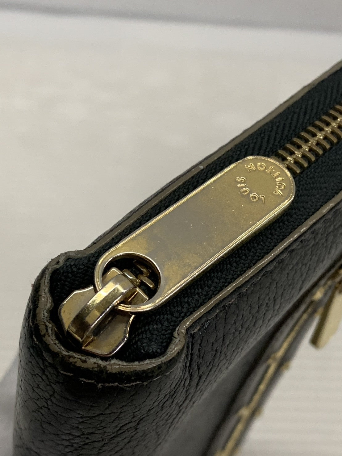 LV スハリライン ノワール ジッピーウォレット