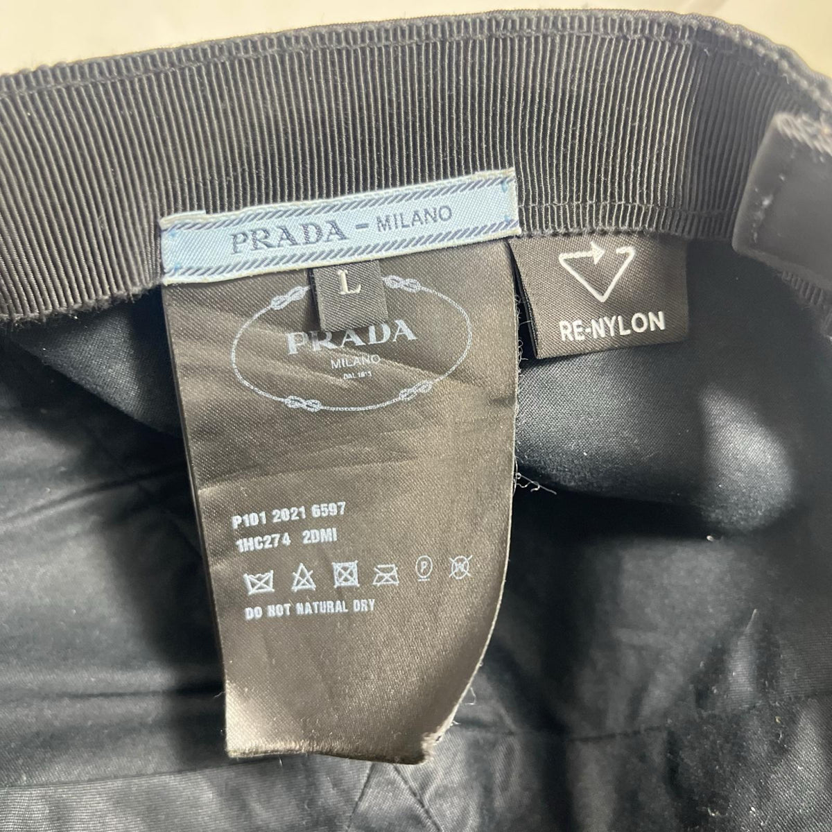 PRADA Re-Nylon トライアングルロゴ ベースボールキャップ 1HC274 2DMI