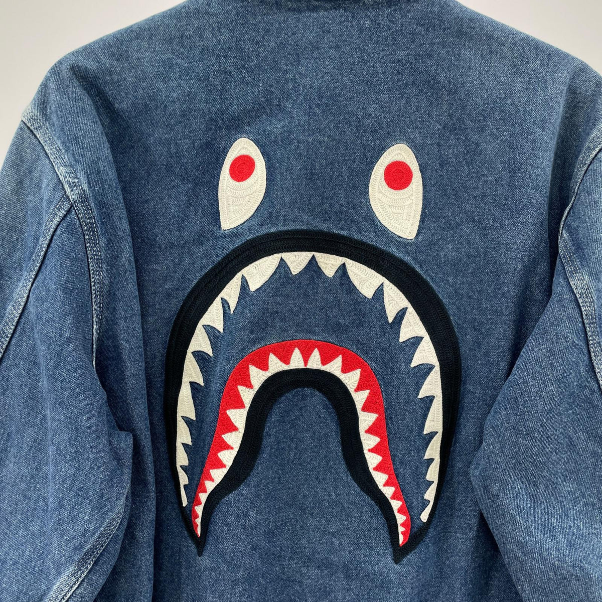 デニムジャケット A BATHING APE Shark graphic-print denim jacket (2XL)