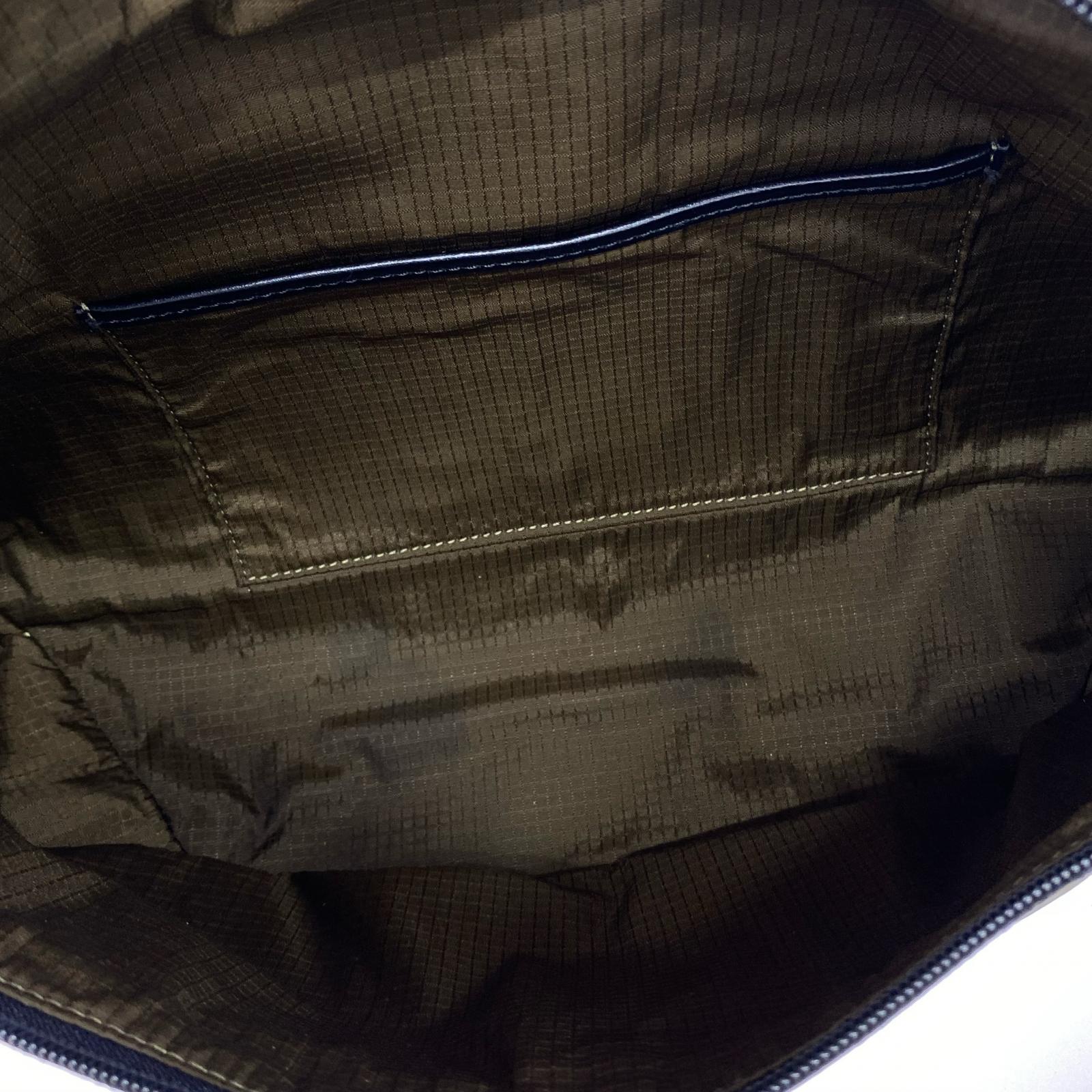 ショルダーバッグ Scrit Nyion Leather Body Bag カーキ