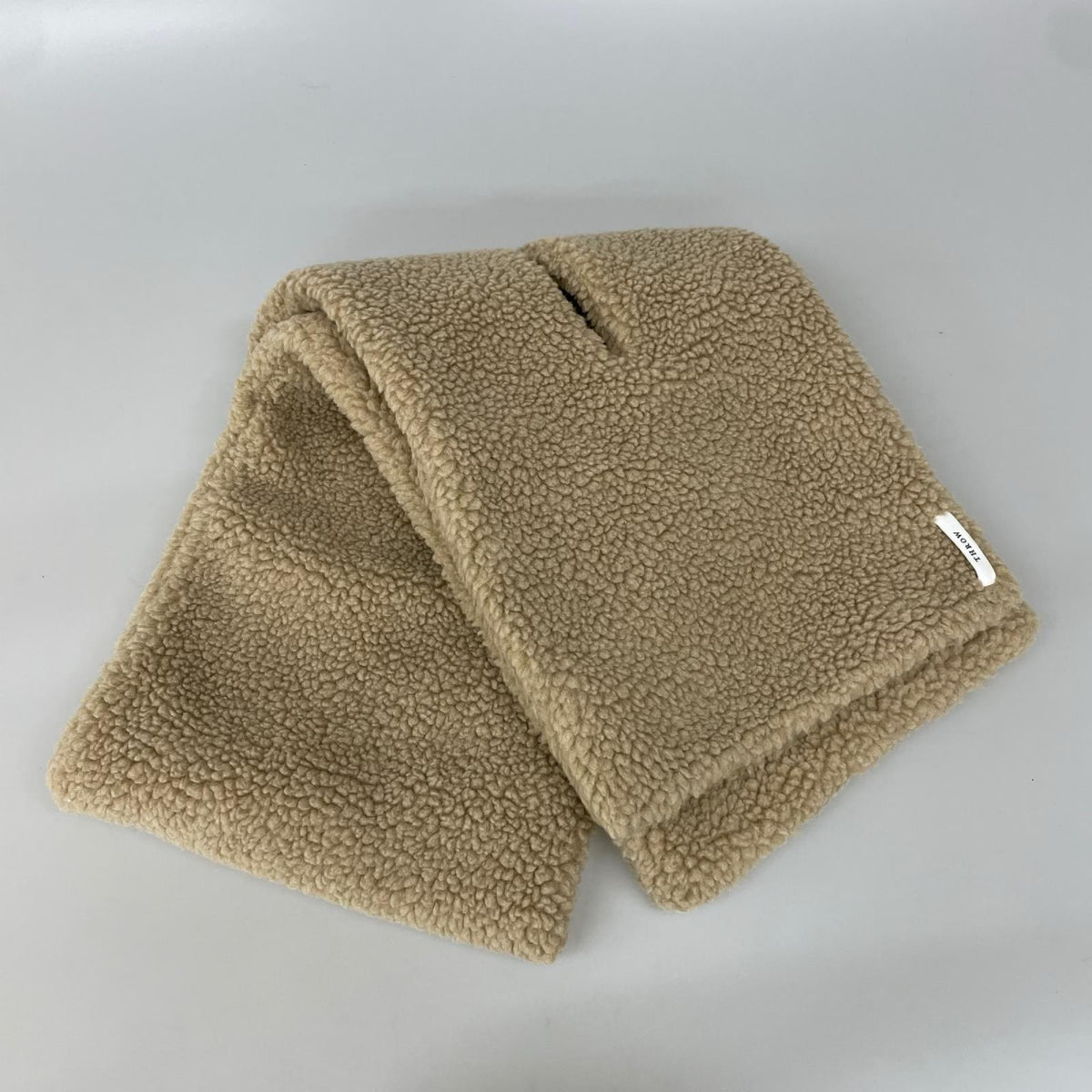 その他アクセサリー THROW フリースマフラー ベージュ
