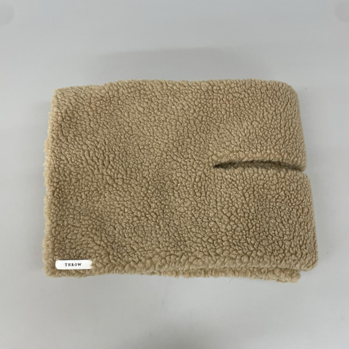 その他アクセサリー THROW フリースマフラー ベージュ