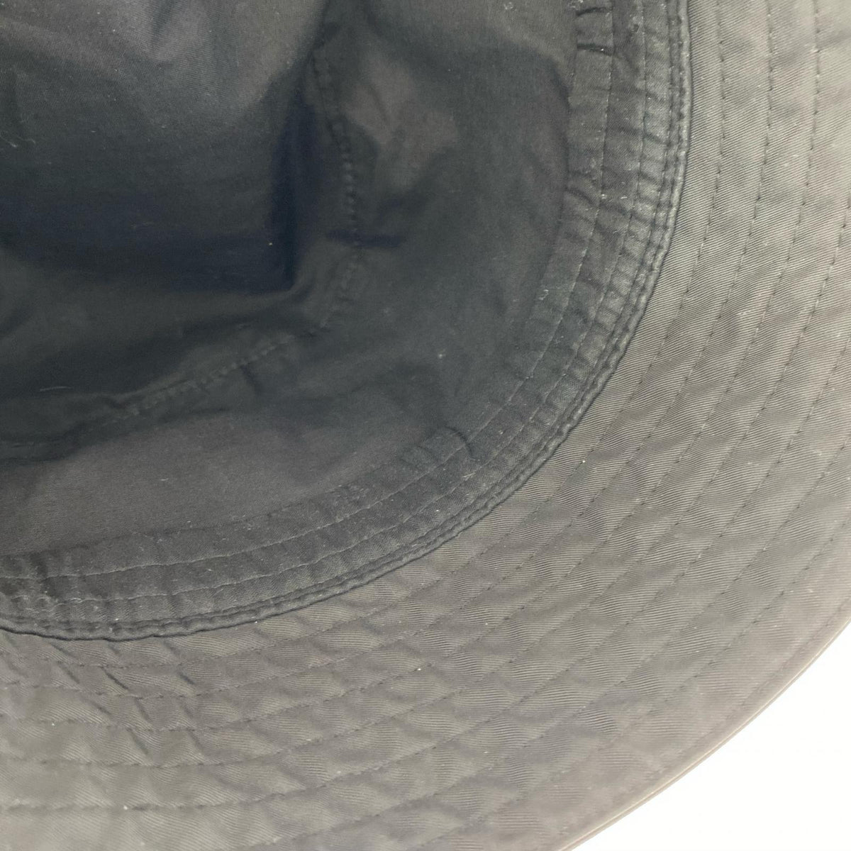 ハット Embroidered V Logo Bucket Hat BLACK ブラック