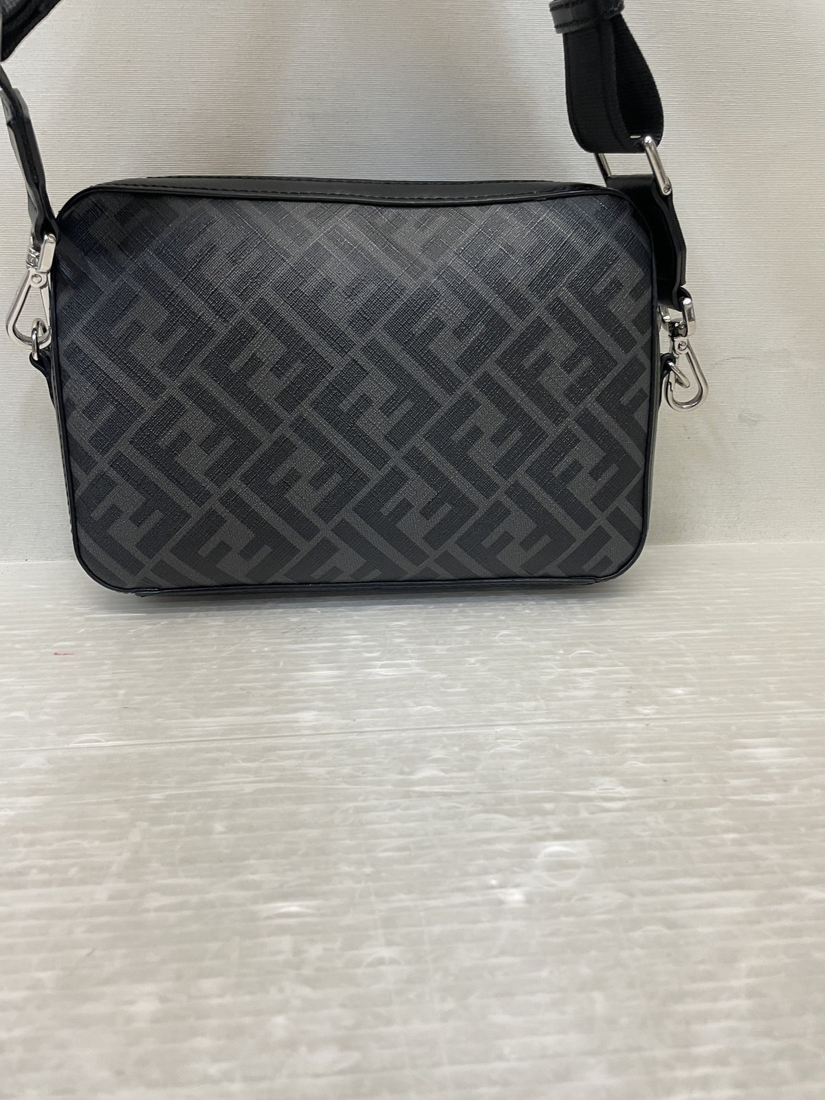 FENDI ダイアゴナル カメラケース ショルダーバッグ