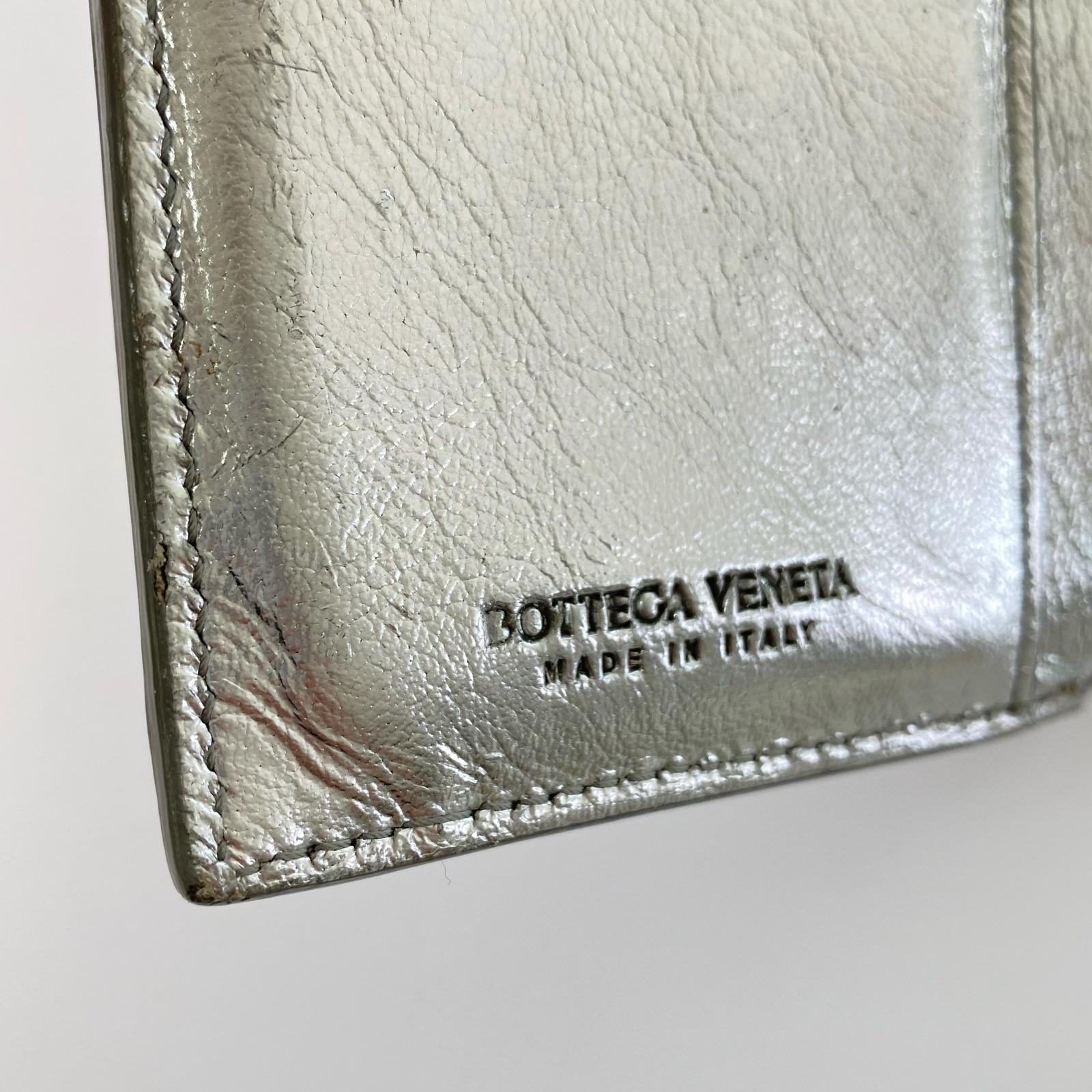 ボッテガ イントレチャート メタリックレザー 二つ折り財布