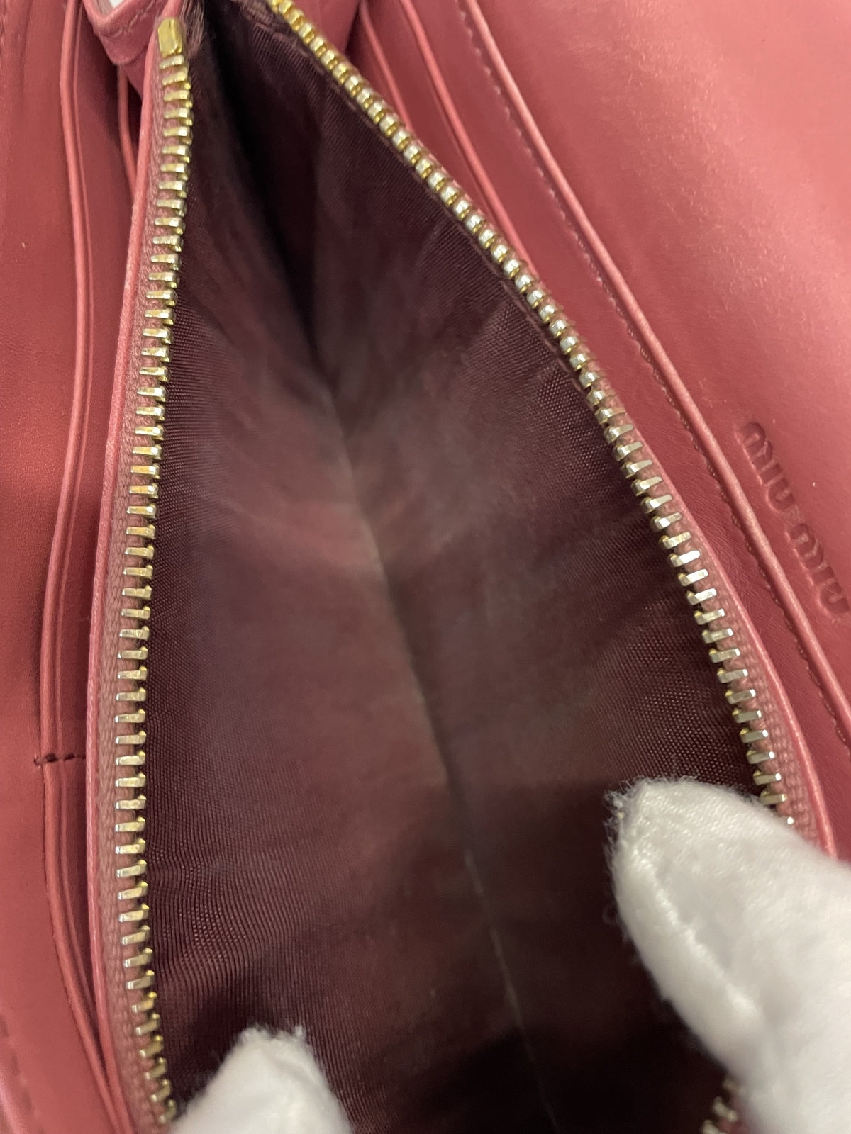 miumiu クロコ調 レザーロングウォレット ピンクブラウン