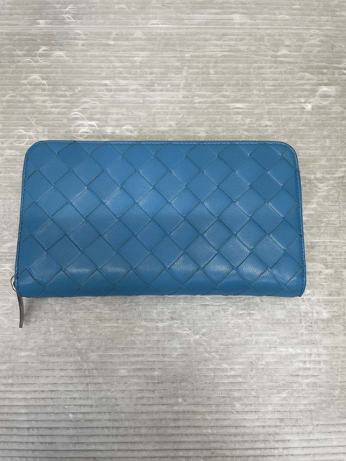 Bottega Veneta マキシイントレチャート ロングウォレット 水色