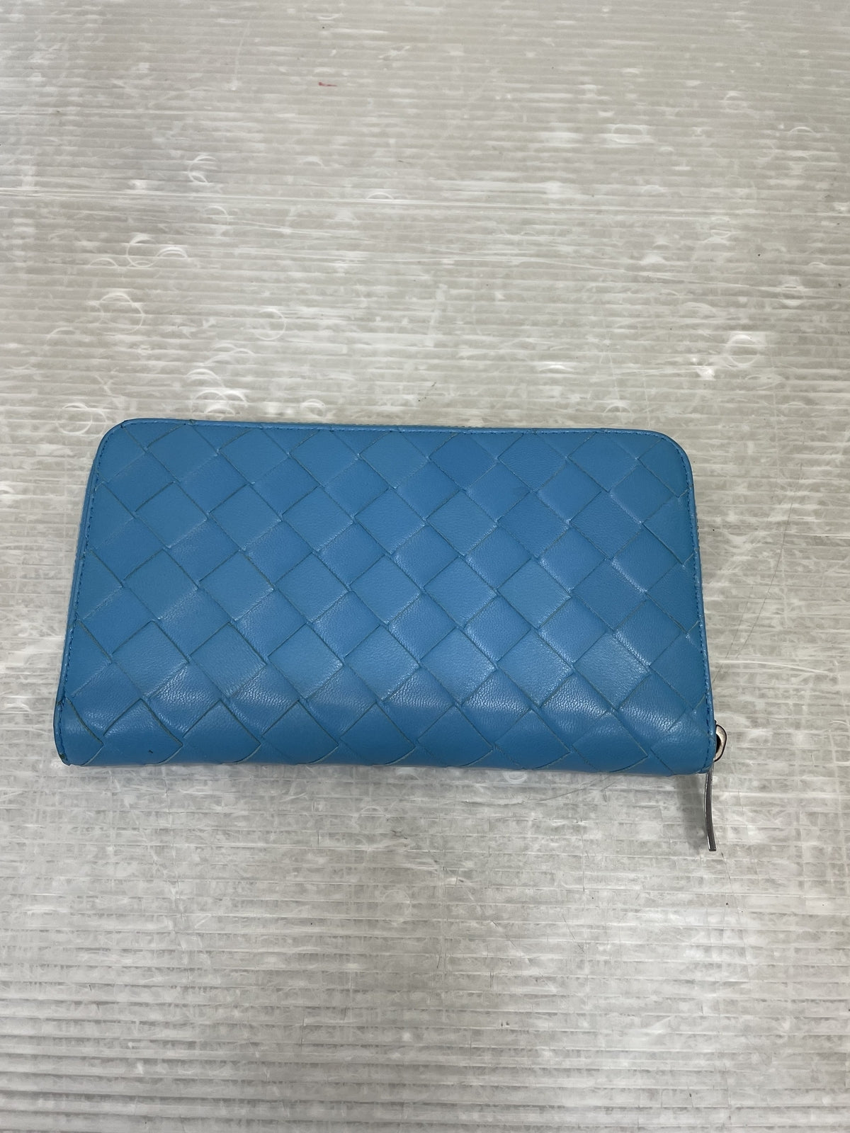 Bottega Veneta マキシイントレチャート ロングウォレット 水色