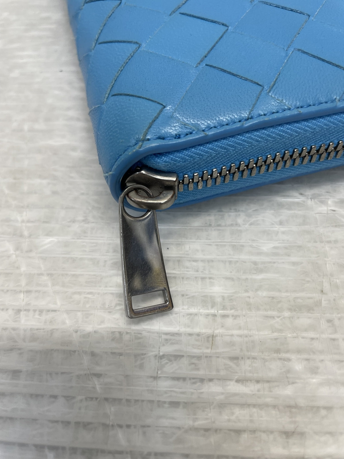 Bottega Veneta マキシイントレチャート ロングウォレット 水色