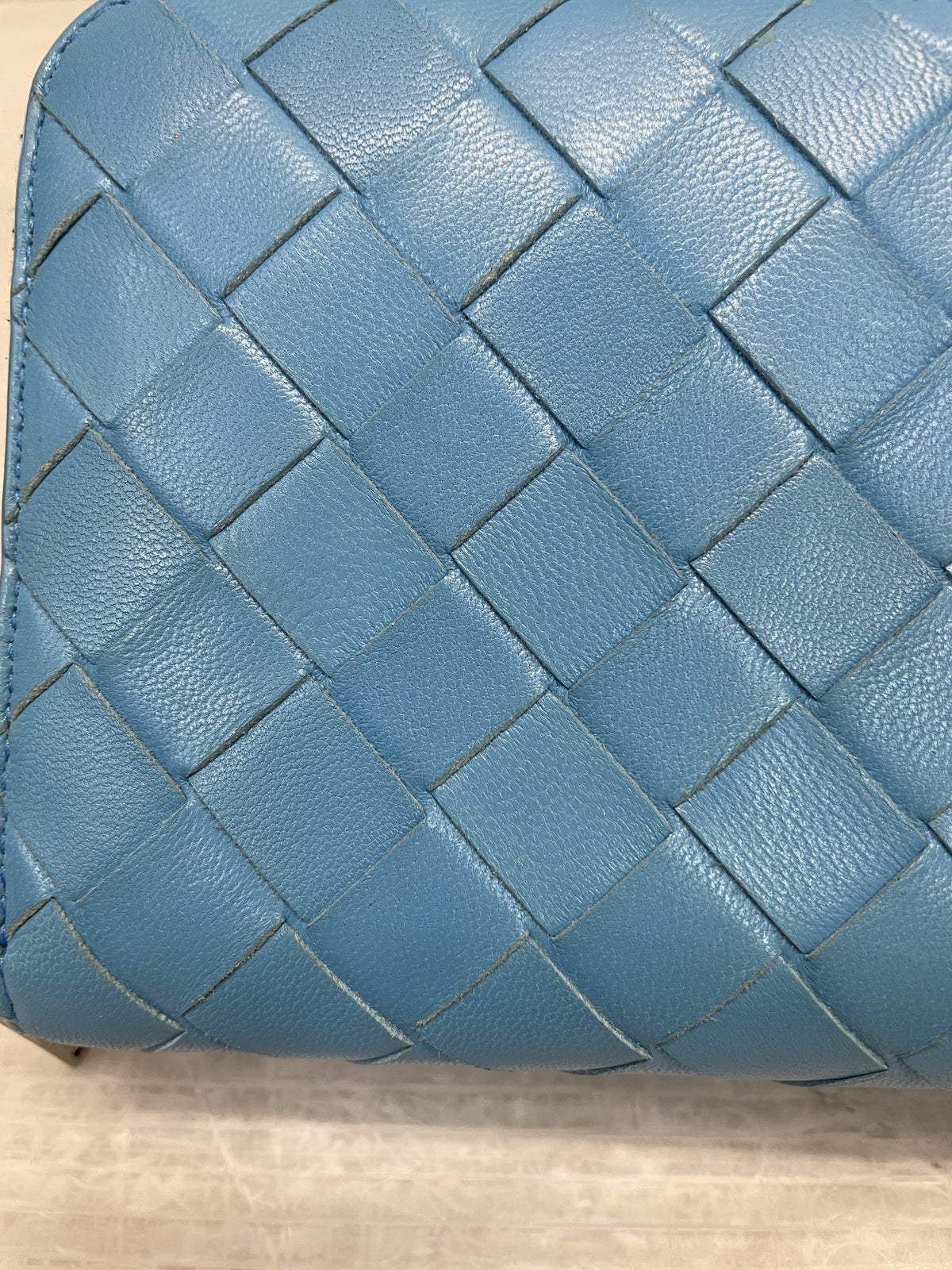 Bottega Veneta マキシイントレチャート ロングウォレット 水色
