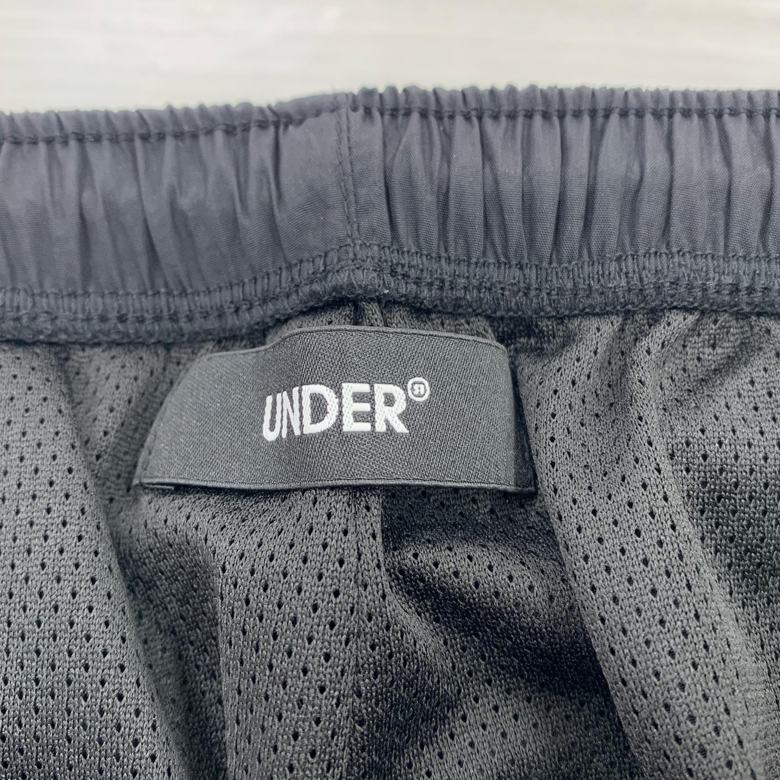 パンツ アンダーアール ロゴエンブロイダリ―ナイロントラックパンツ ブラック