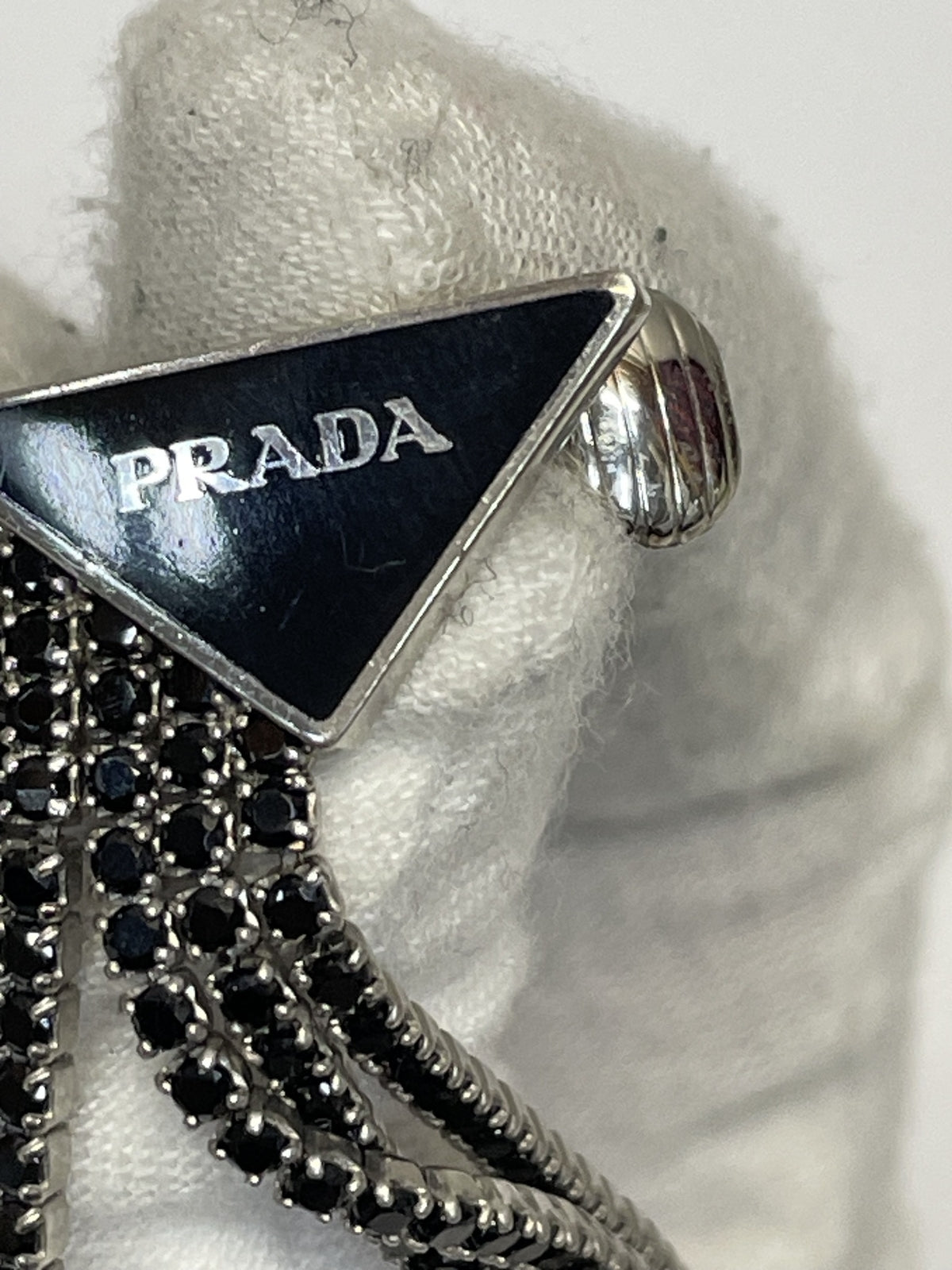 PRADA トライアングルロゴ クリスタルフリンジイヤリング